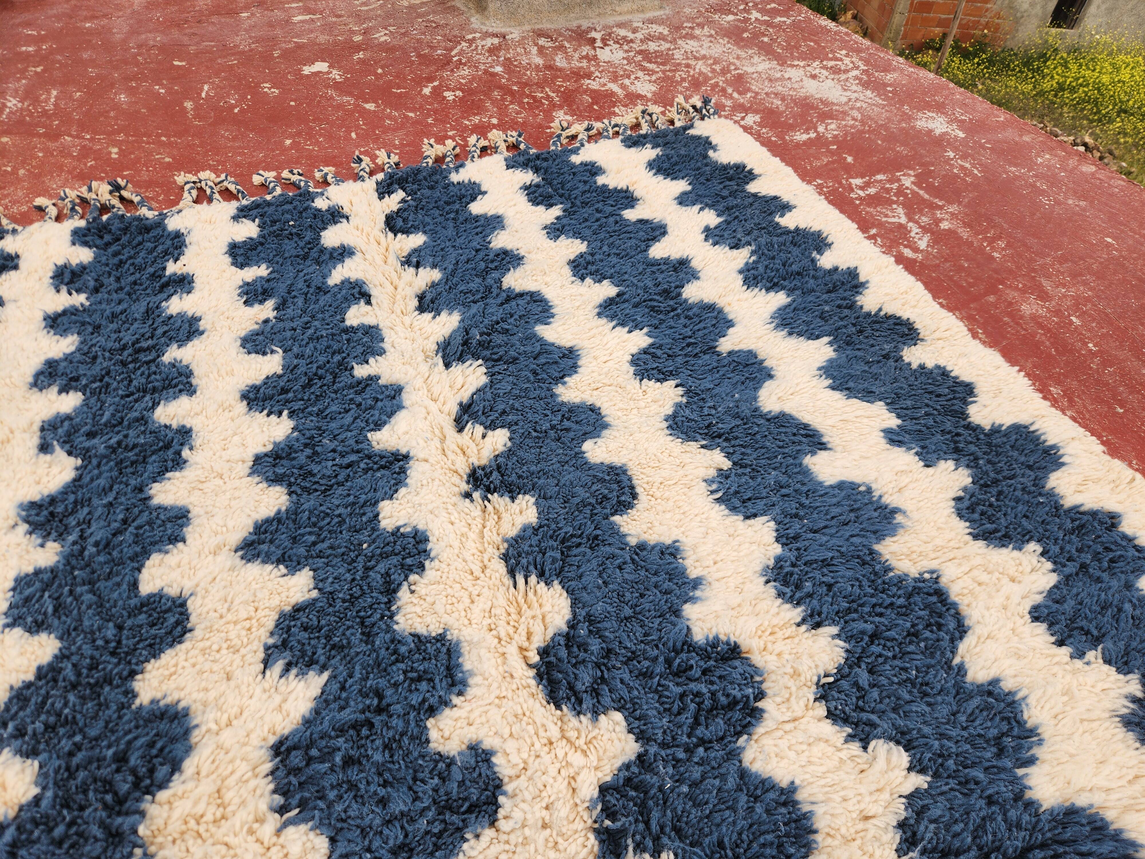 Large striped Berber rug 274x208 cm – Cream & blue wool – Graphic pattern