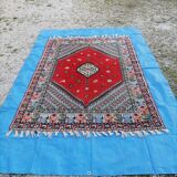 Old oriental carpet in handmade wool 200 x 150 cm