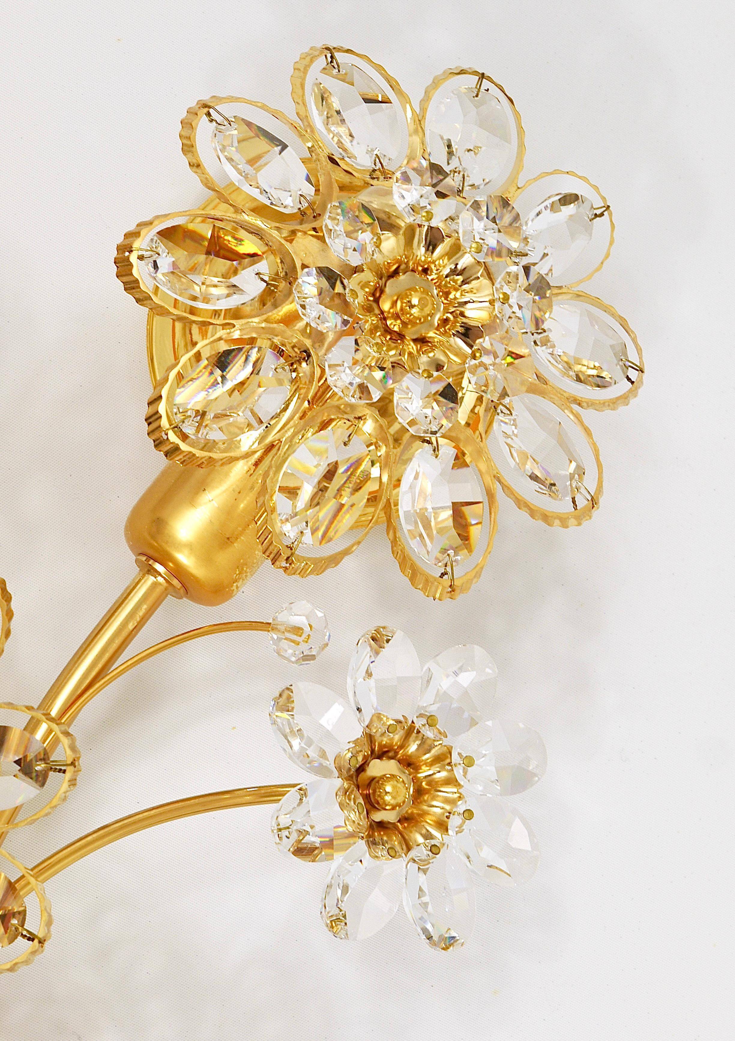 Large wall lamp in gilded brass, Palwa flowers by Ernst Palme, 1970s.