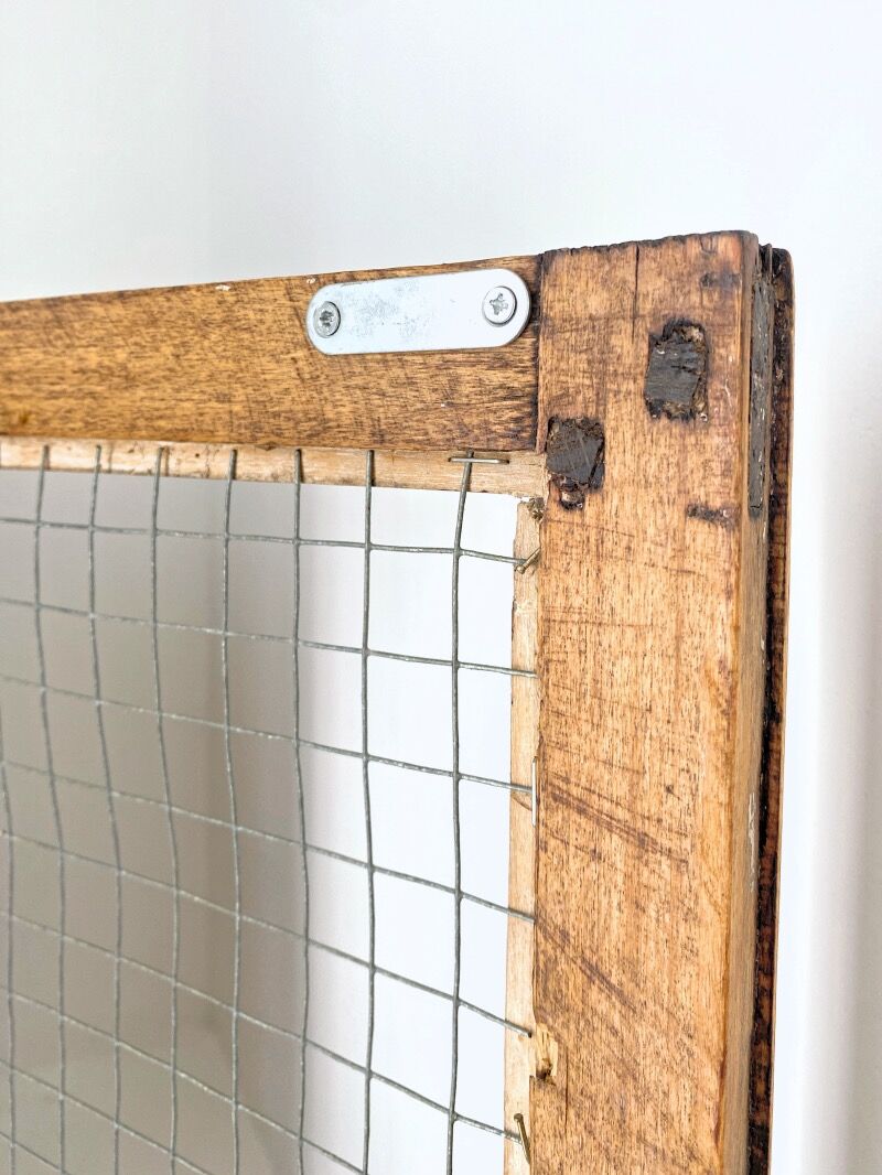 Wooden wall-mounted toilet cabinet