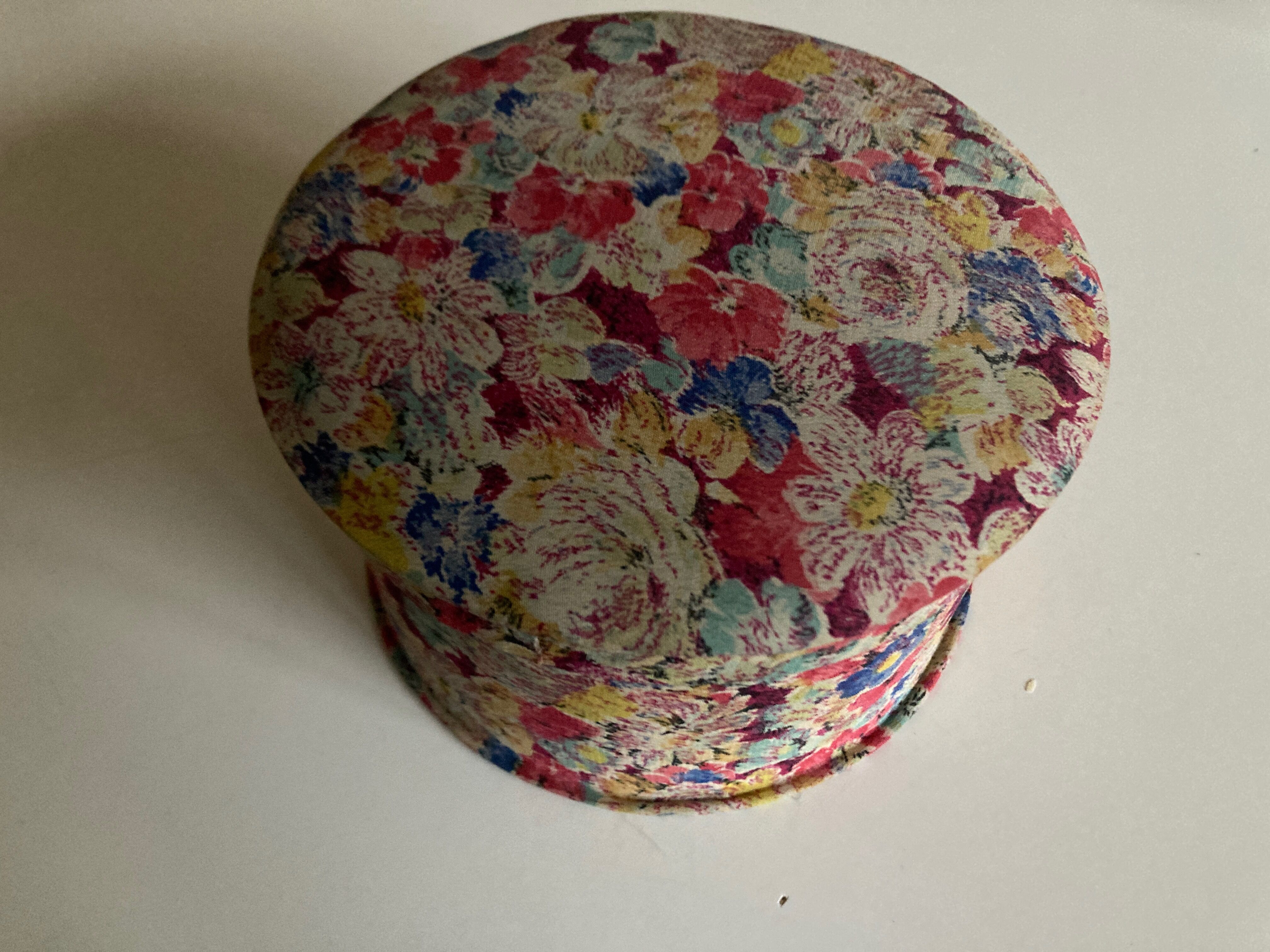 Box le bon marché 1940 with flowers