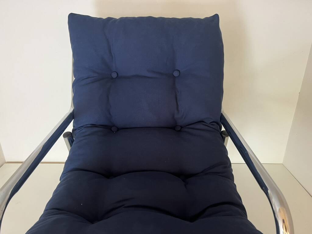 Fauteuil tubulaire chromé bleu années 70 Space Age
