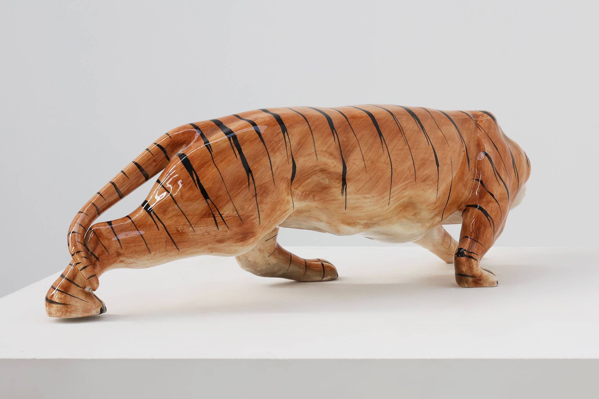 Italian Hollywood Regency Ceramic handpainted Tiger Sculpture, ca. 1950
