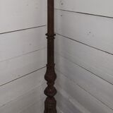 Ancien départ d'escalier ou poteau en fonte