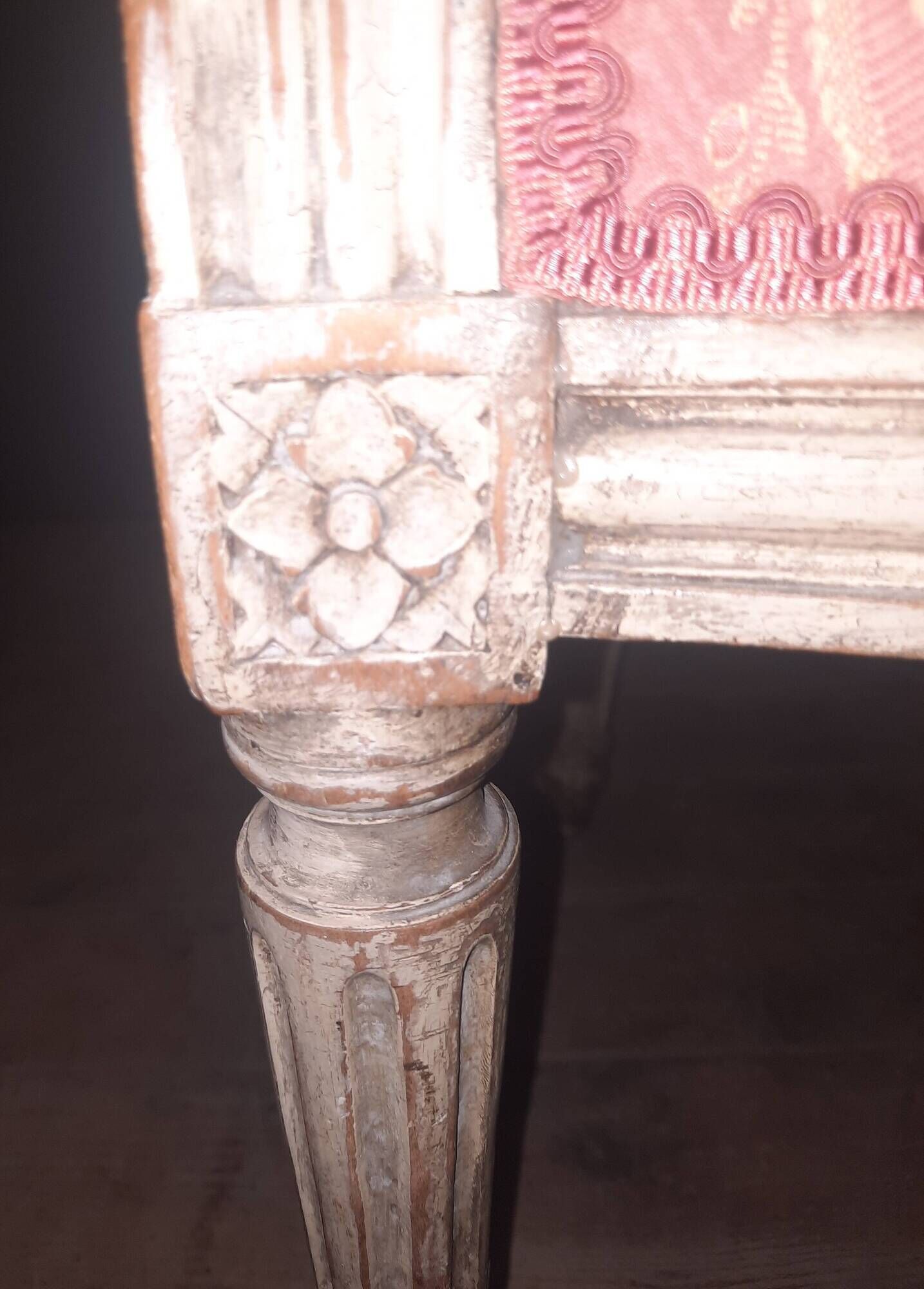 Paire de  fauteuil medaillon de style Louis XVI