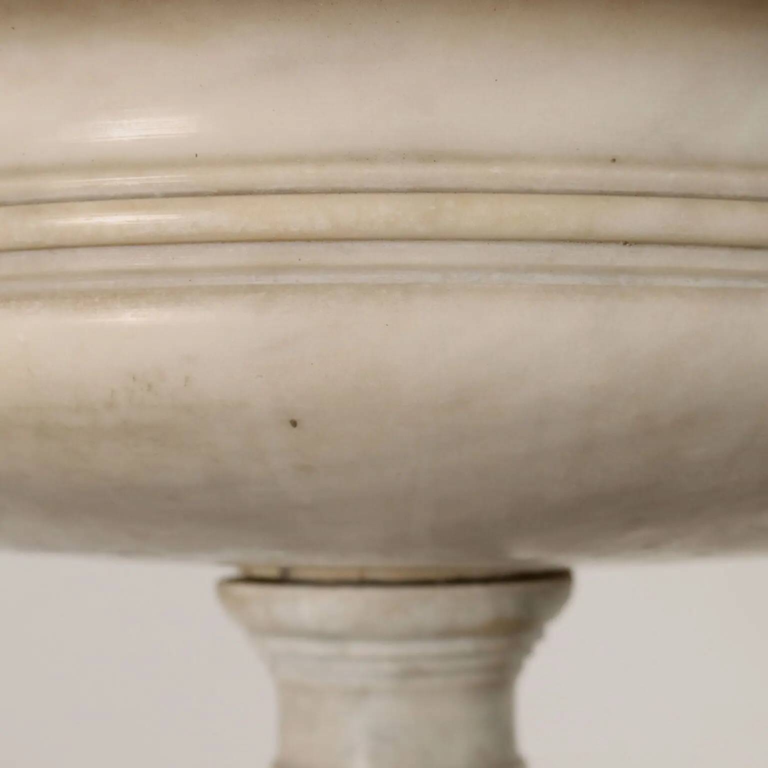 Antique Neo-Renaissance jardinière in marble, decorations, 19th century.