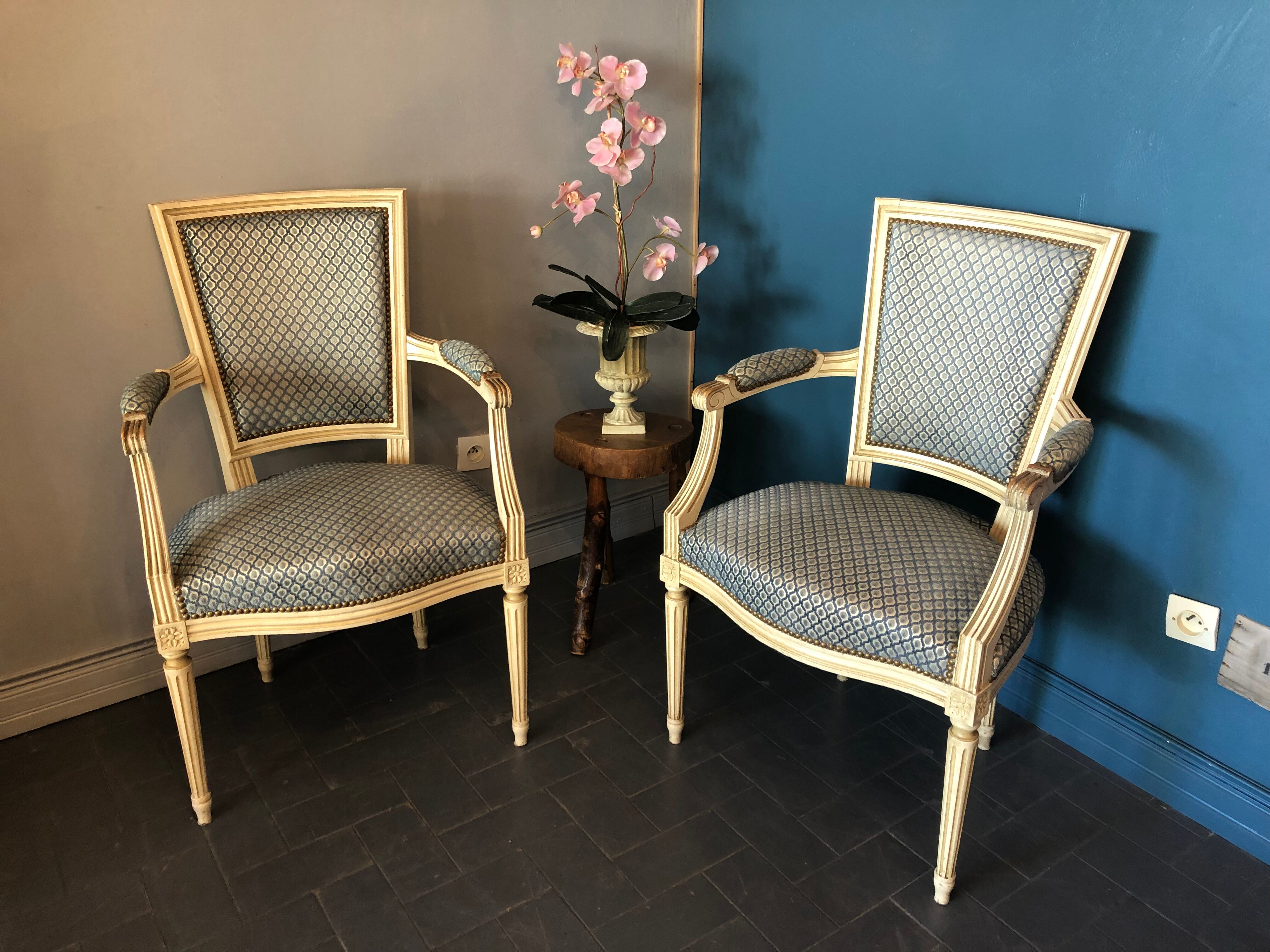 Duo de fauteuils anciens