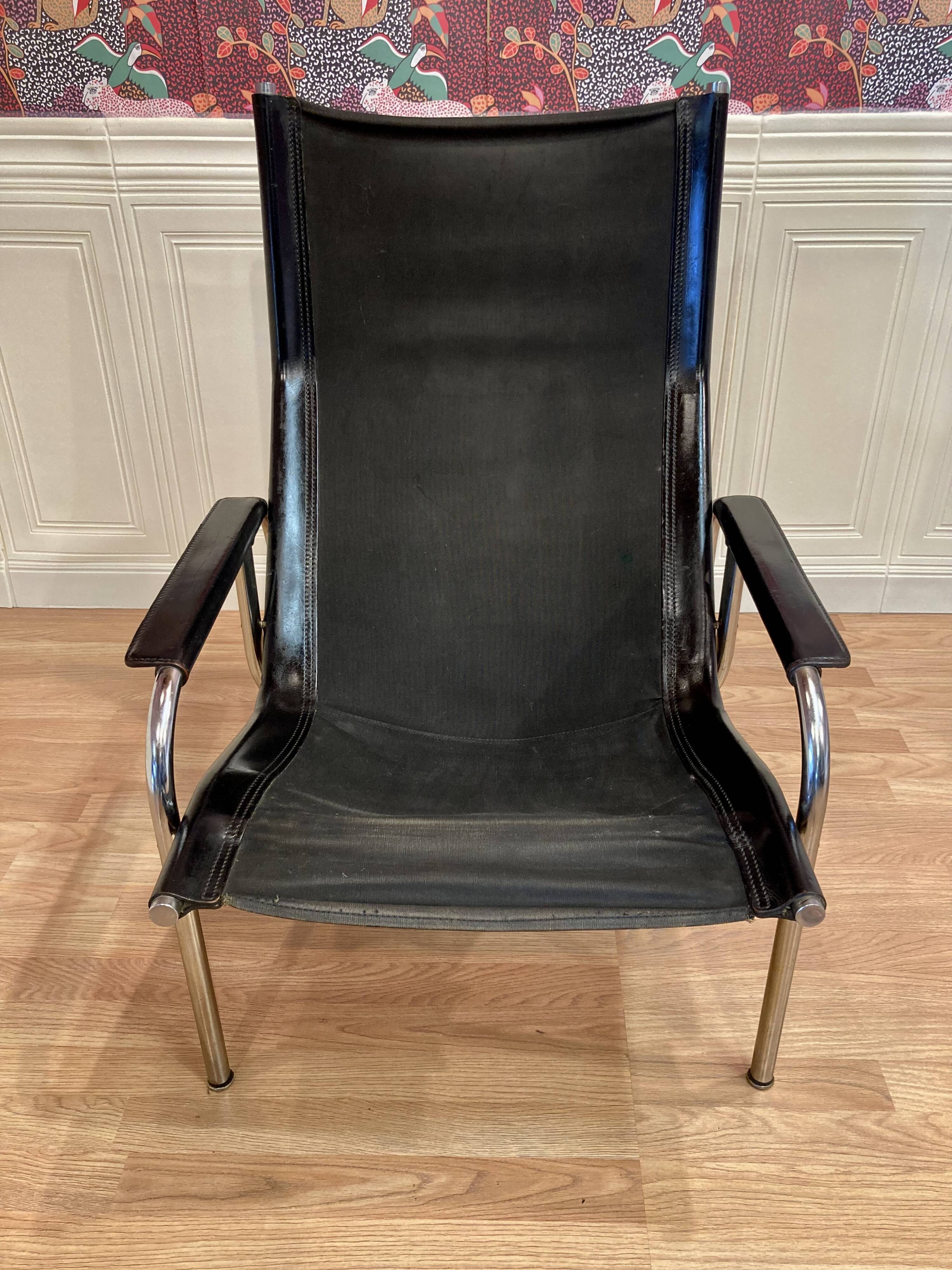 Black leather reclining lounge chair, "Hans Eichenberger" design, 1960.