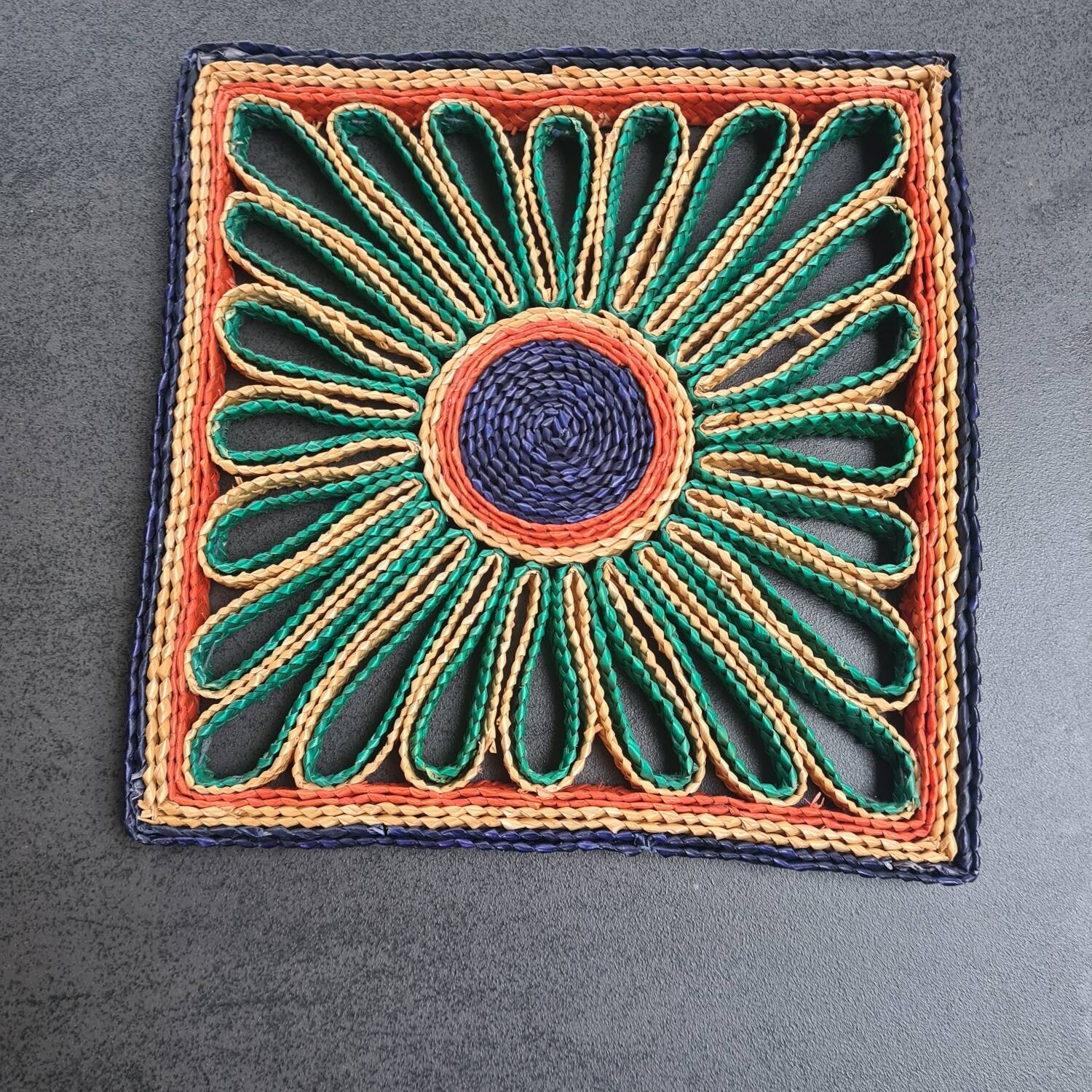 Raffia trivet:multicolor