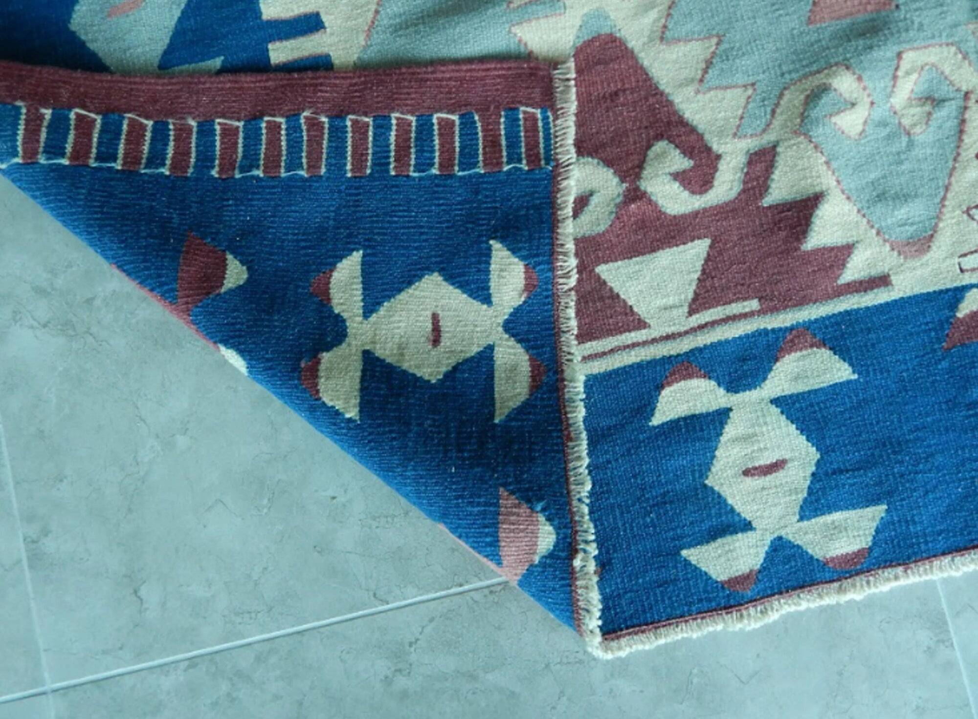 Vintage Turkish kilim, handwoven, 200x295 cm.