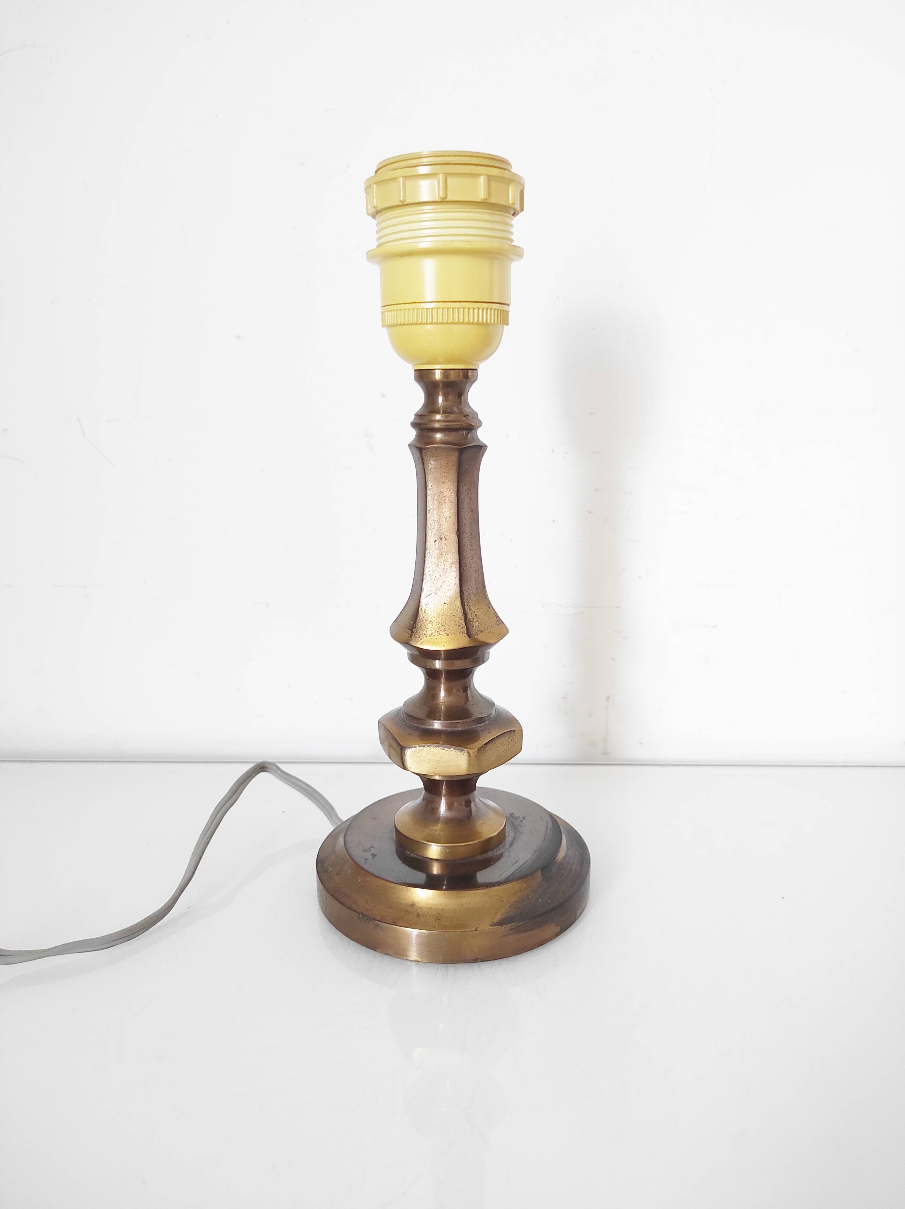Pied de lampe en laiton doré
