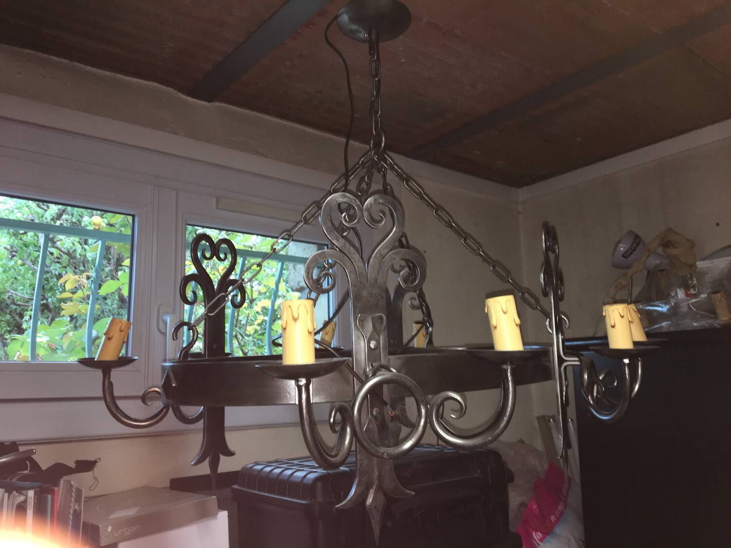 Lustre de style médiéval en fer forgé