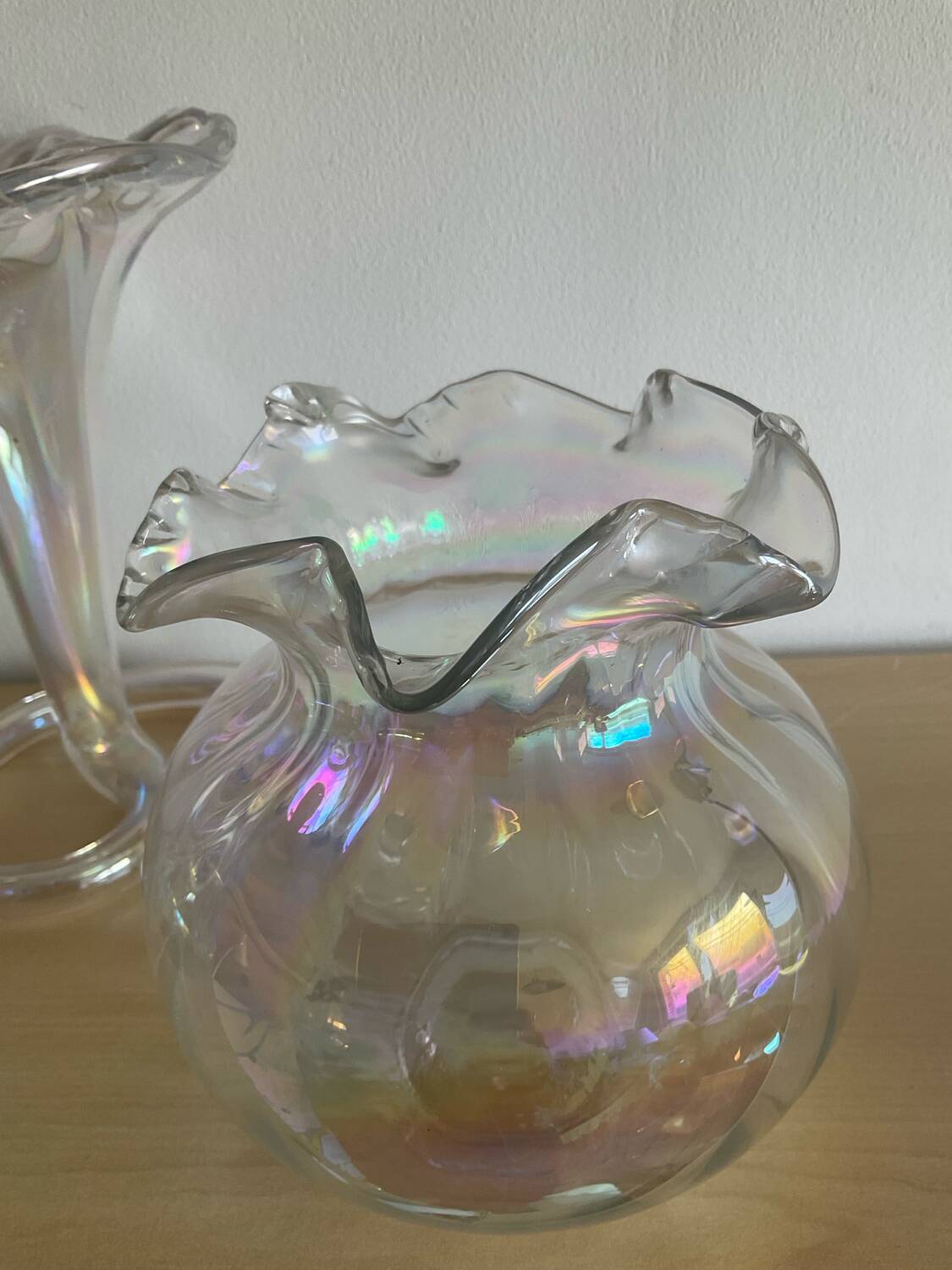 Series of 3 vintage vases in iridescent glass paste