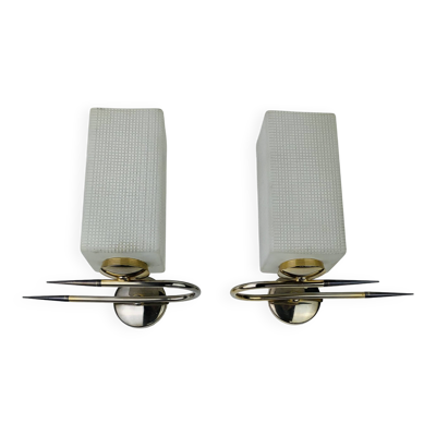 Paire d'appliques années 50 laiton et tulipes opaline, Lunel Arlus