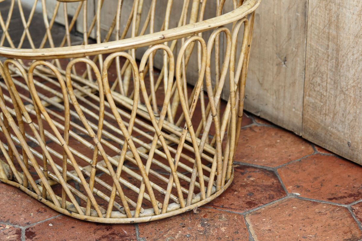 Vintage rattan couffin