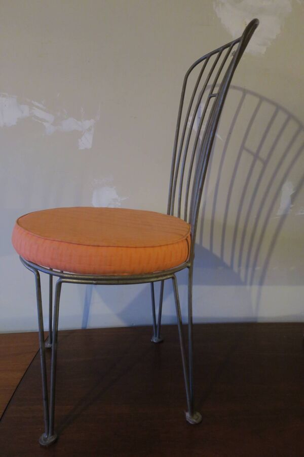 Chaise de jardin en fonte du milieu du siècle