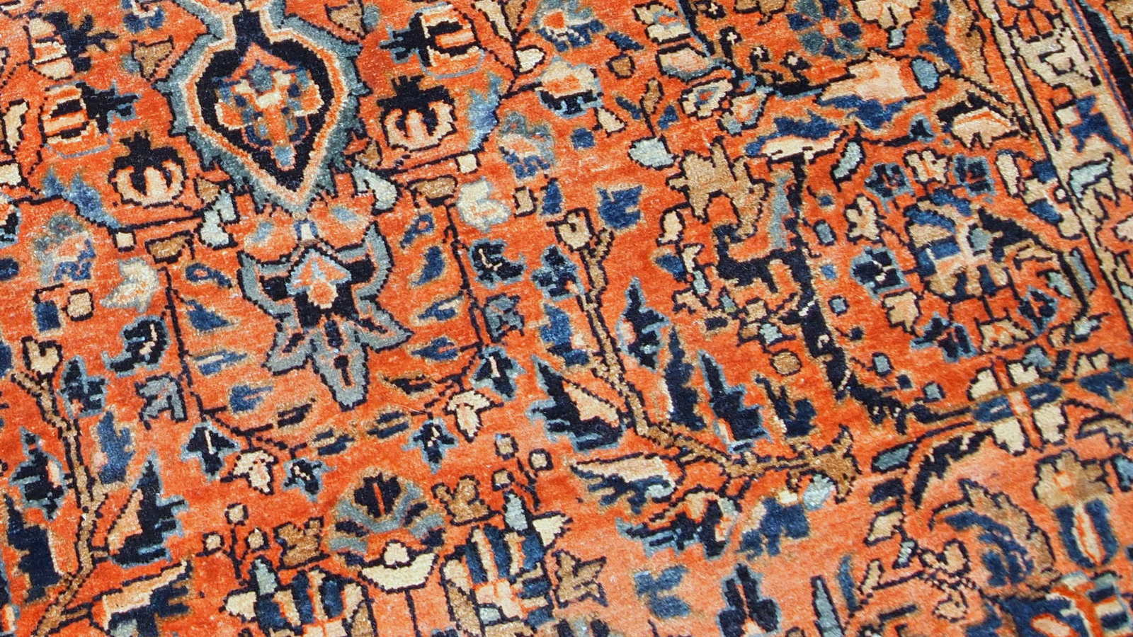 Handmade antique Persian Sarouk rug 4.1' x 6.7' (125cm x 204cm) 1920s
