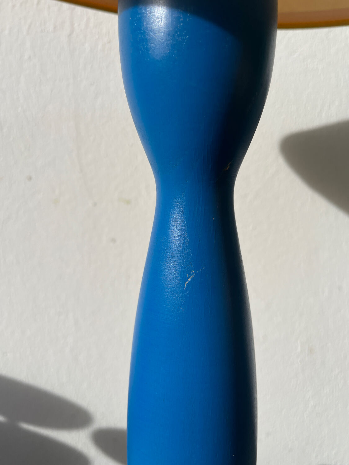 Blue and yellow turned wood lamp SCE 1990