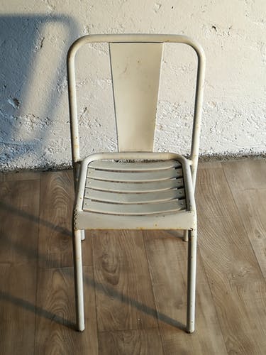 Chaise métal tolix T4 de Xavier Pauchard
