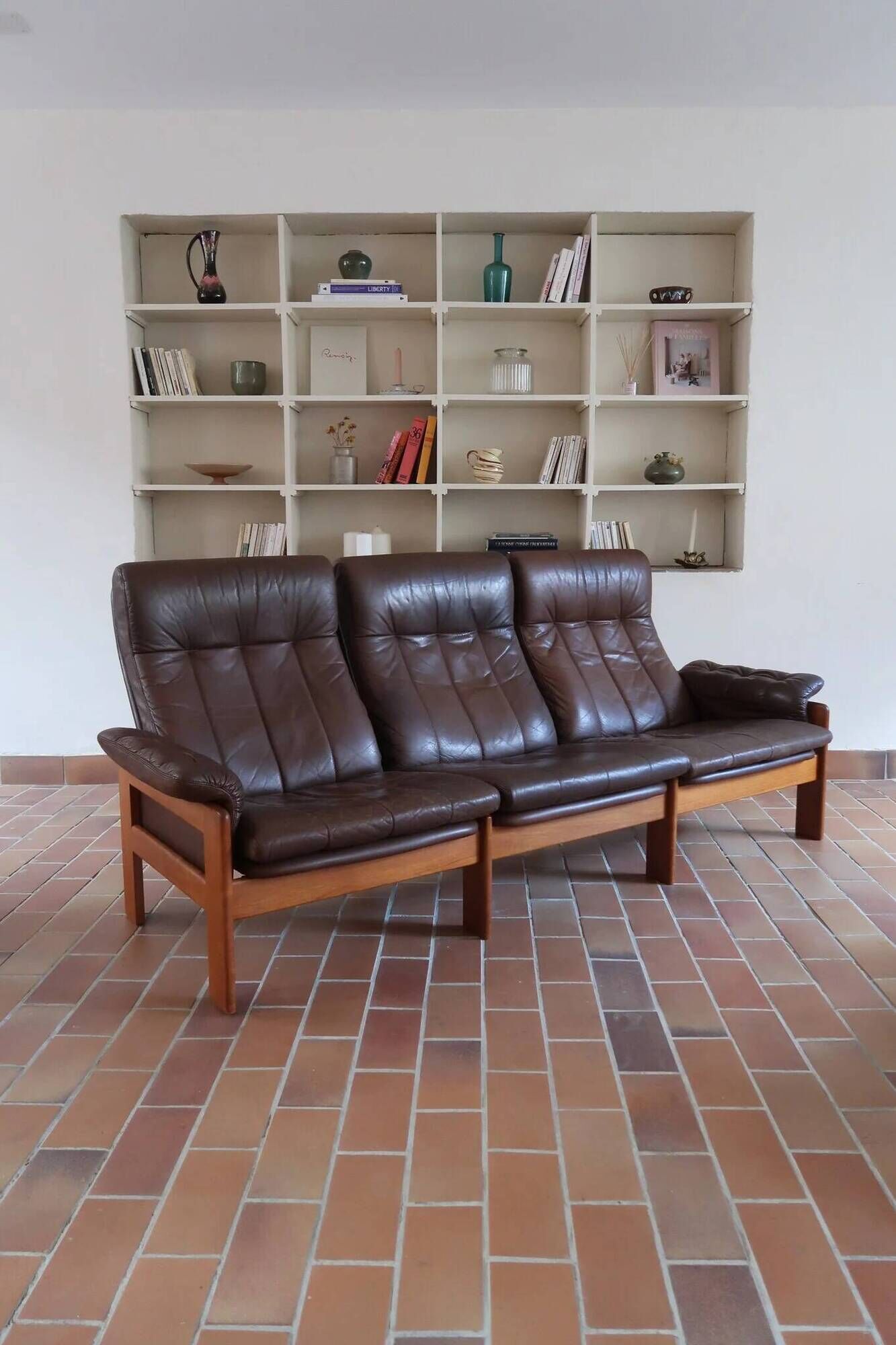 Brown leather 3-seater sofa, Sven Ellekaer for Skipper, 1982.