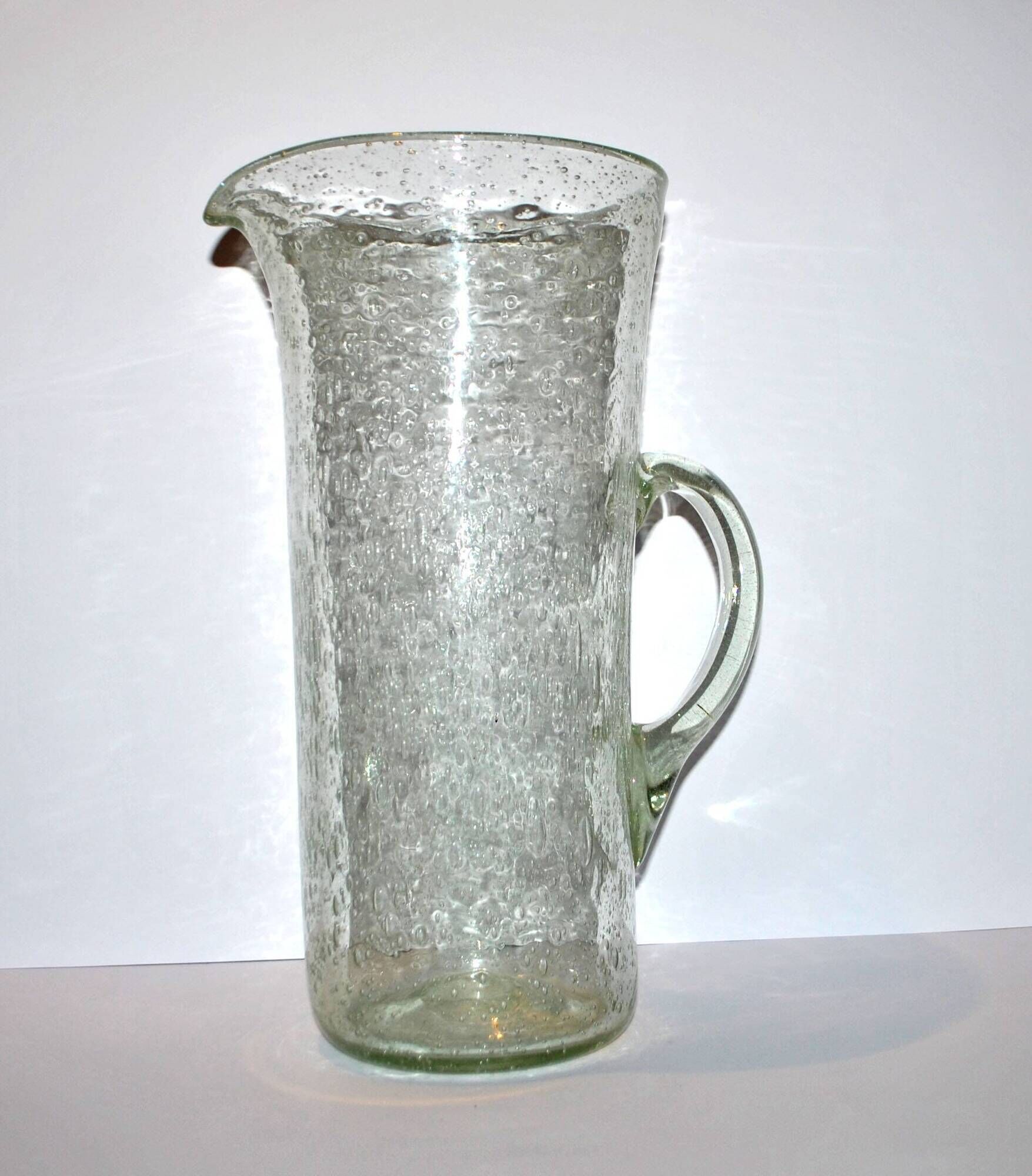 Grand pichet à orangeade punch vintage en verre bullé de biot vert clair 33.5cm