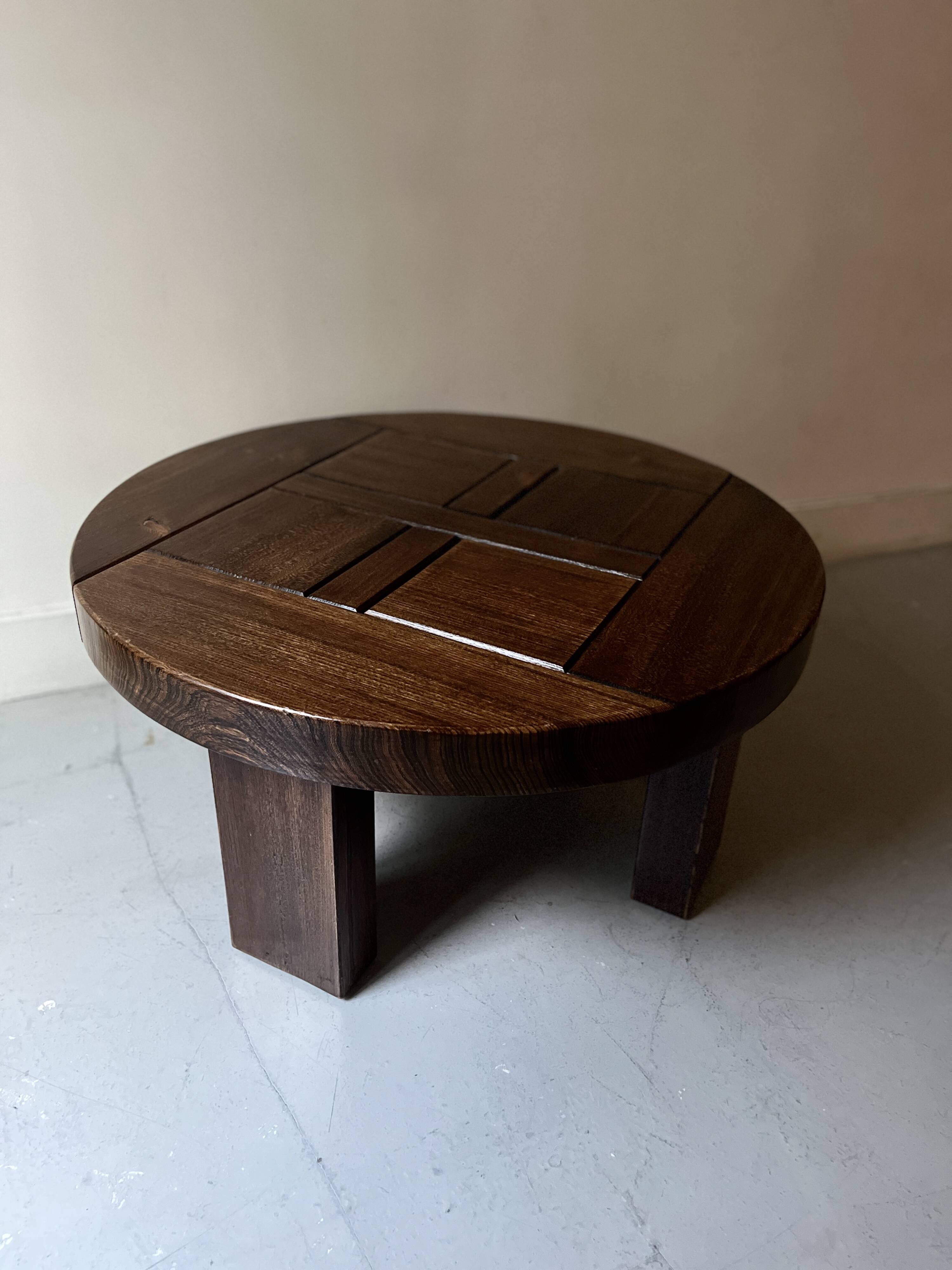 round coffee table in solid elm wood, Maison Regain 1980