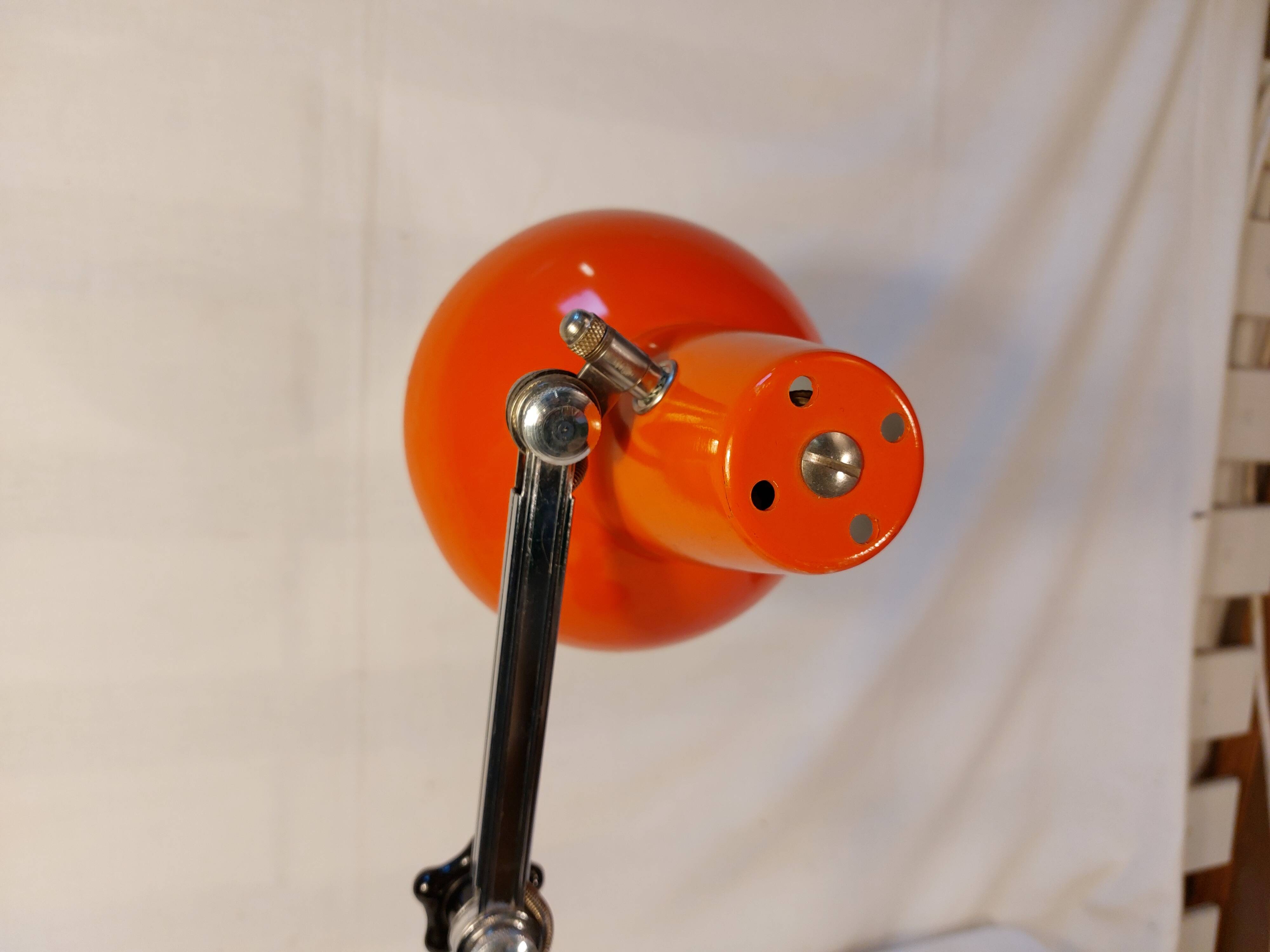 Vintage red articulated desk lamp - 70s/80s.