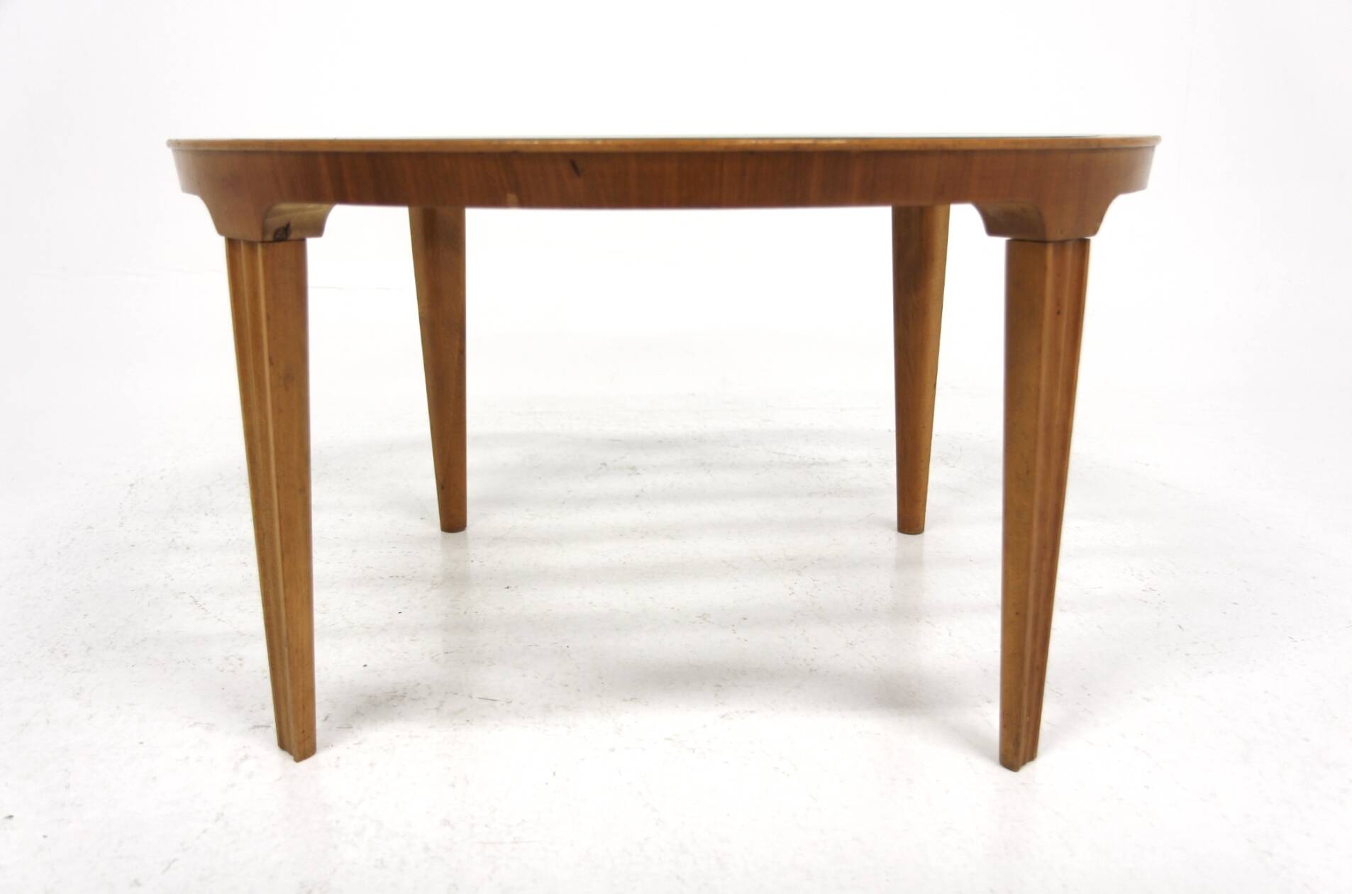 Walnut coffee table, Niels Enström, Ferdinand Lundquist & Co. Swedish Modern, Sweden, 1940