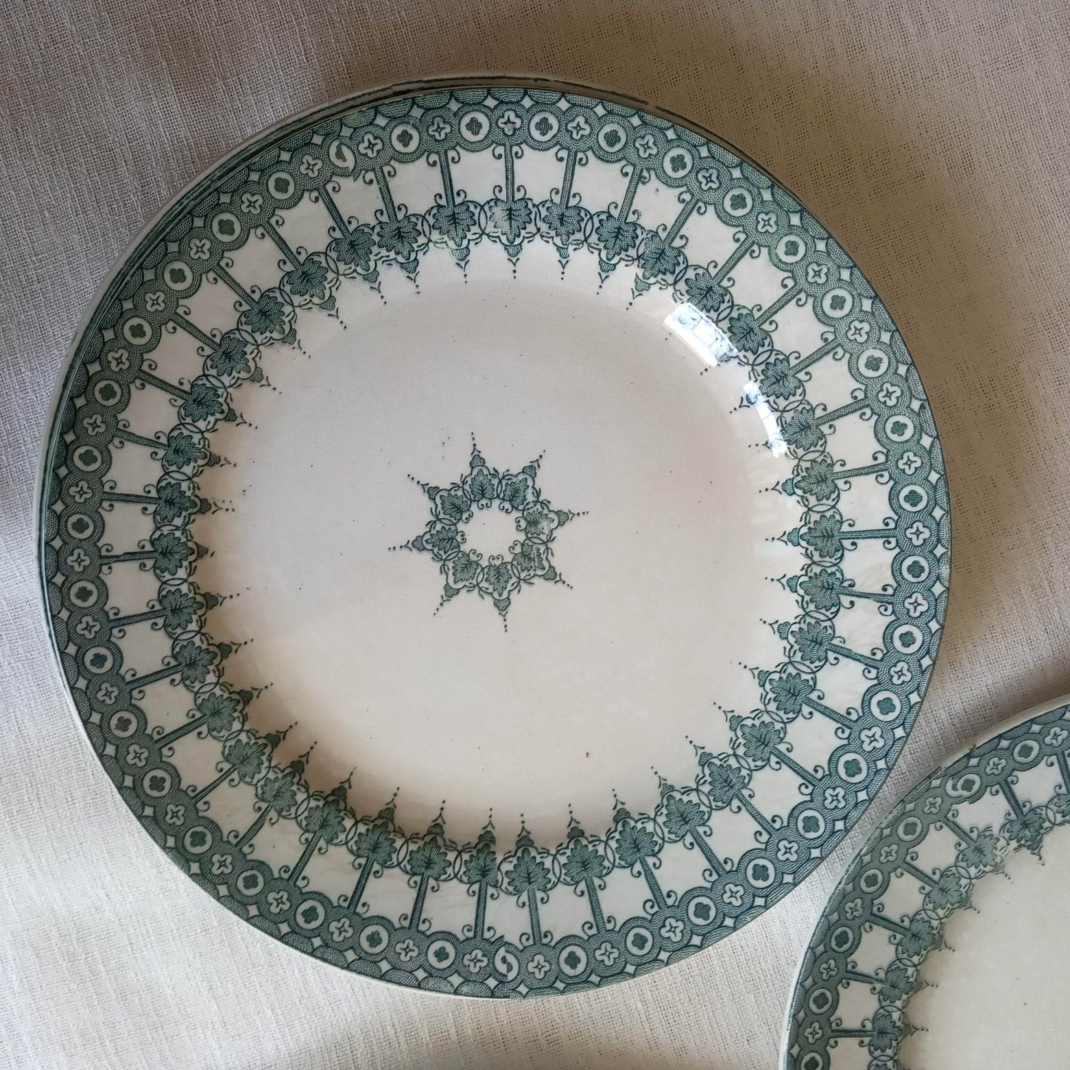6 old dessert plates, iron earth, green décor