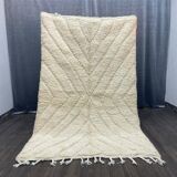 Handcrafted Moroccan rug decorated 250cm x 150cm