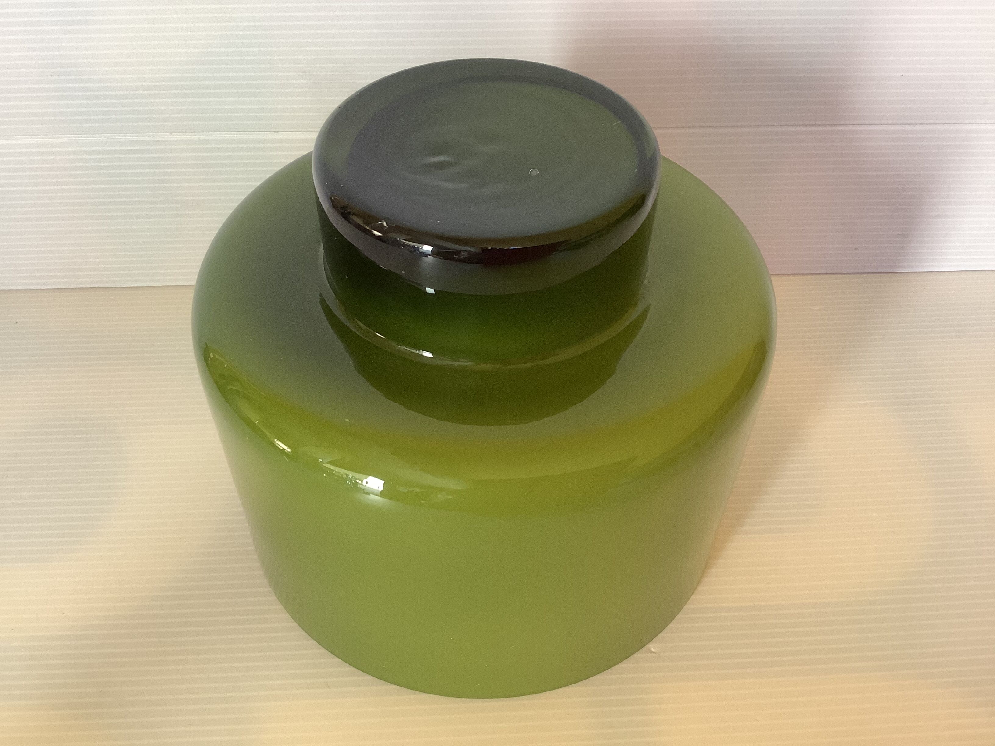 Empty pot cover pocket green glass paste
