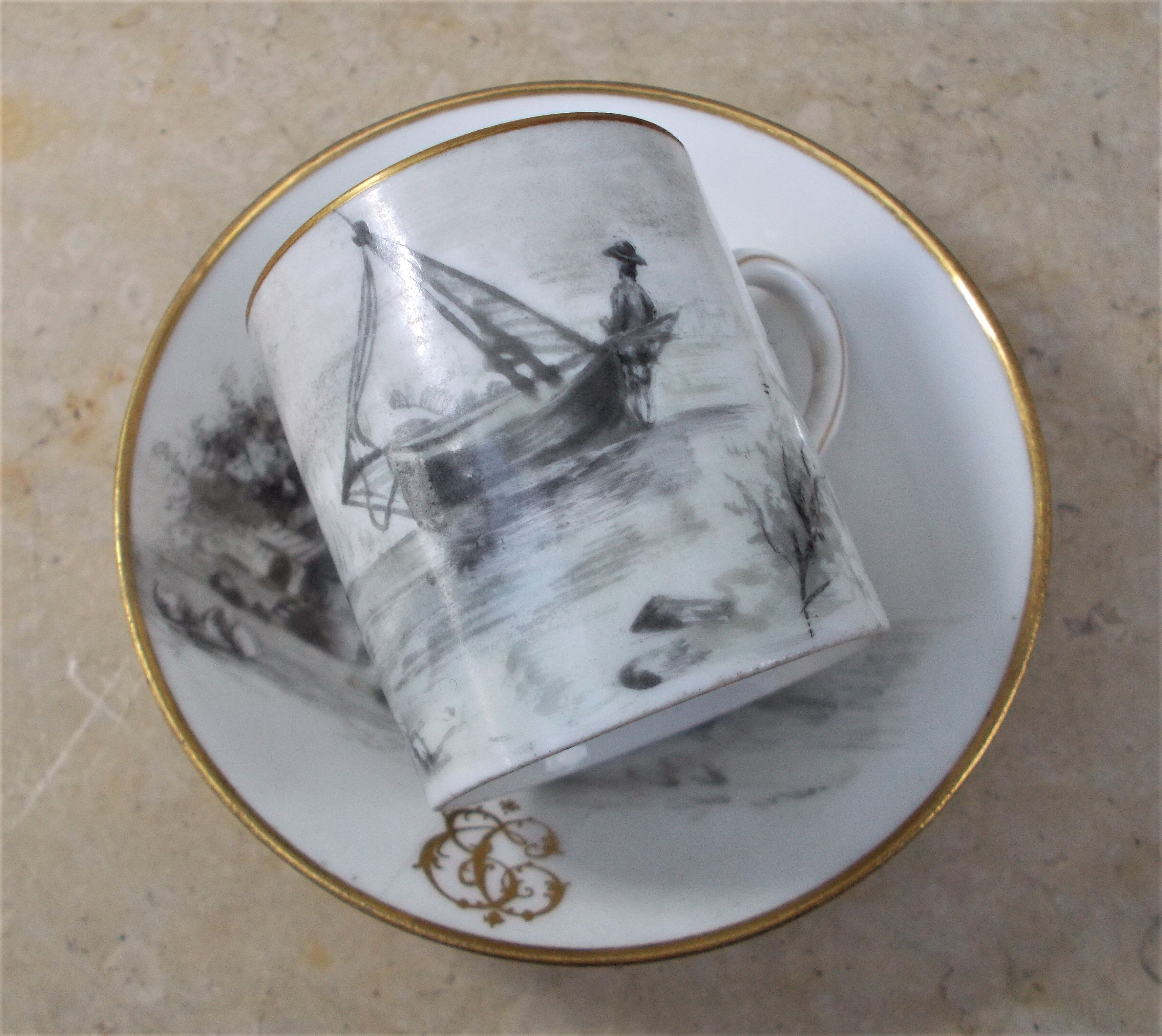 Tasse et sous tasse décor en grisaille porcelaine de Paris XIXème signée