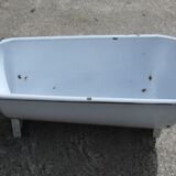 Small children's bathtub in enamelled metal