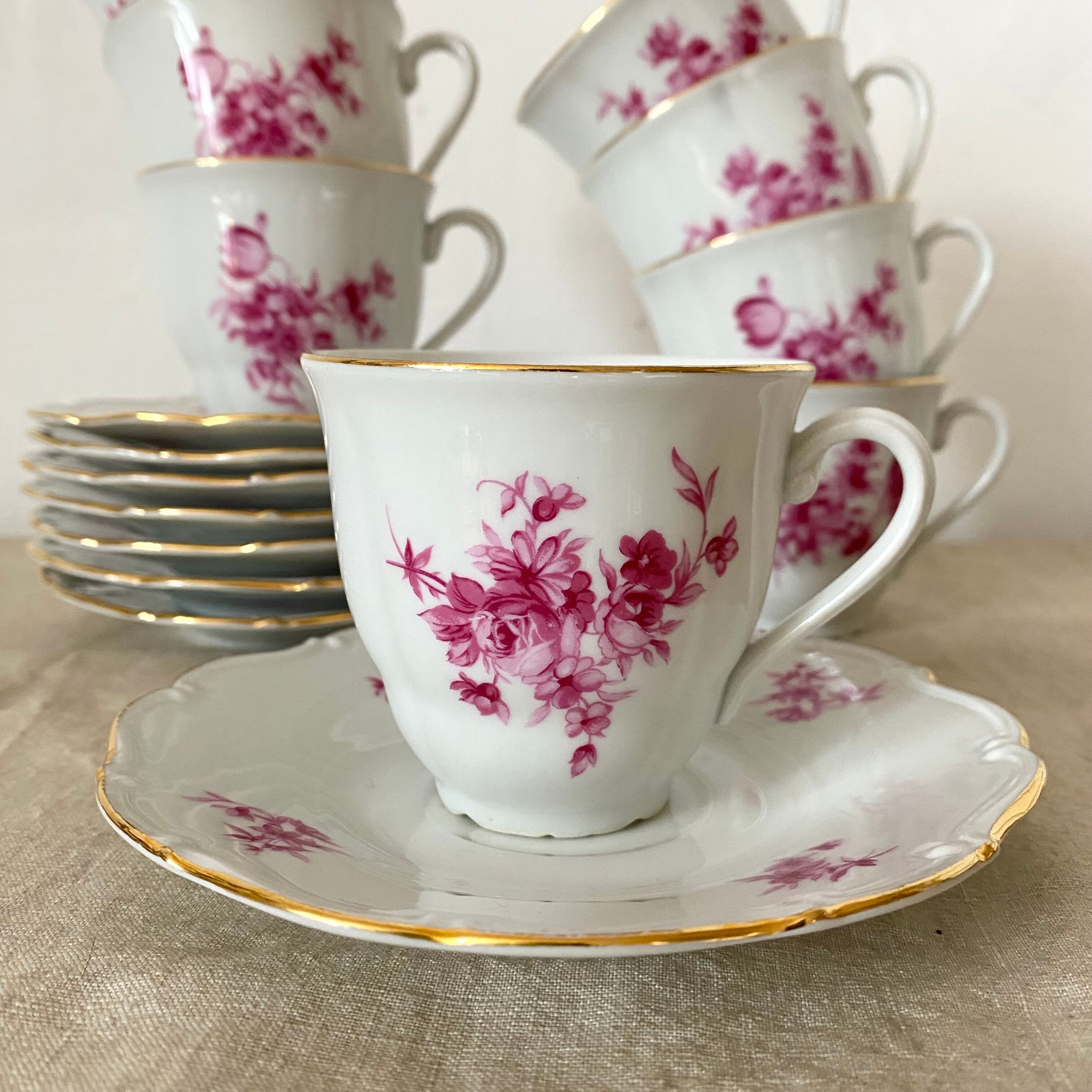Tasses en porcelaine fleuries
