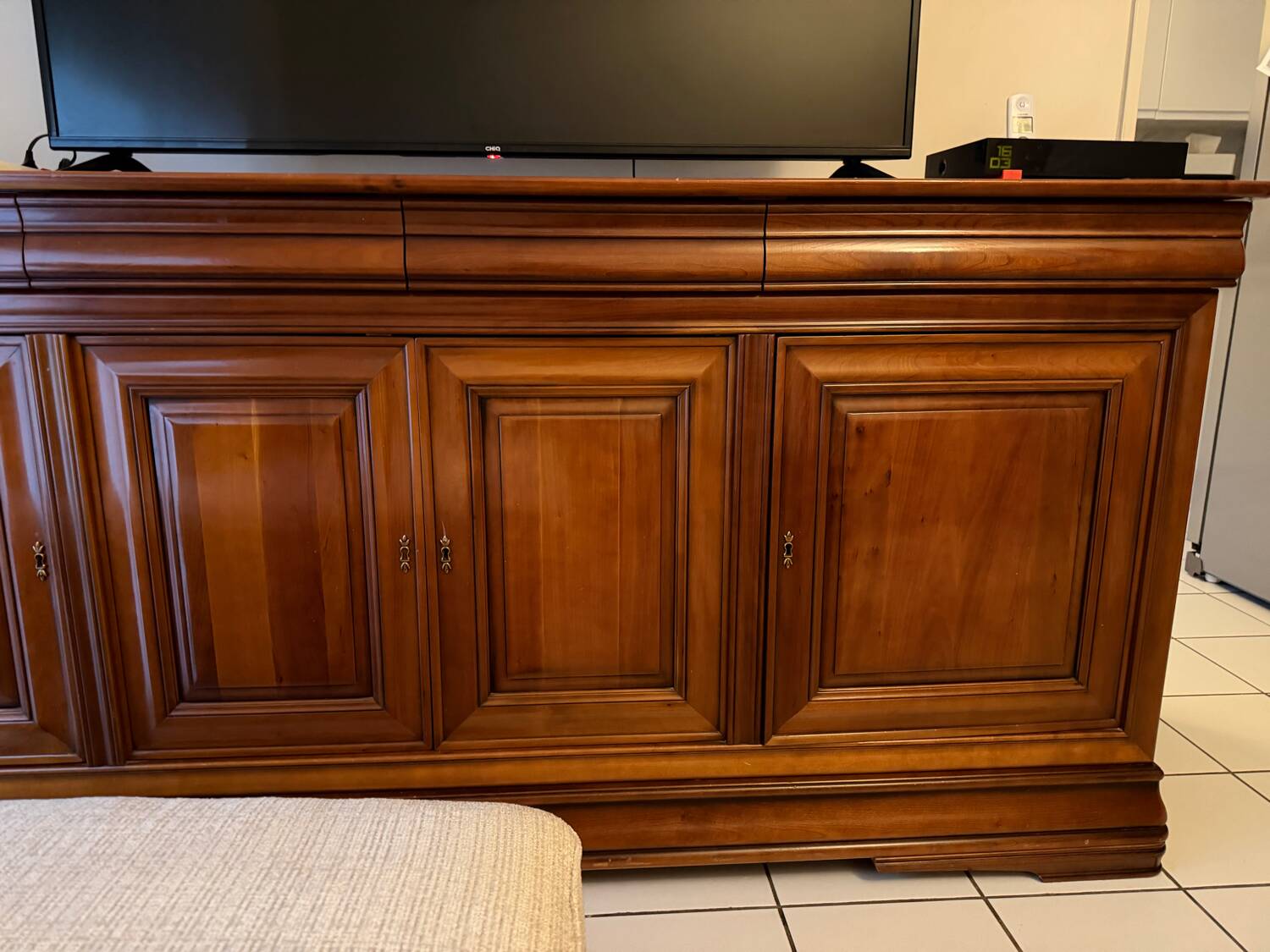 set of 2 solid wood furniture pieces