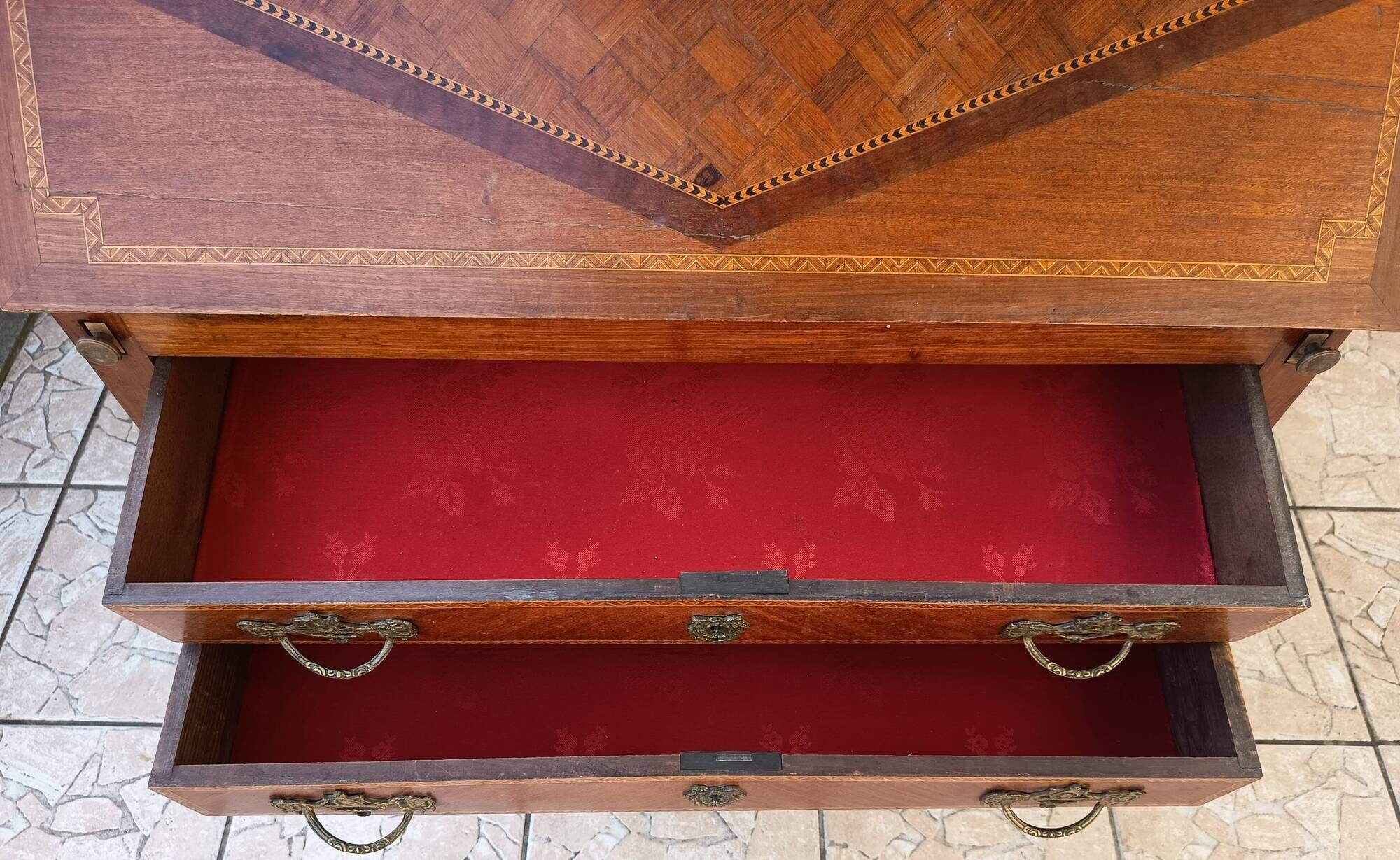 Scriban style English in mahogany.