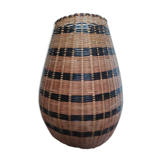 Two-tone oval wicker basket