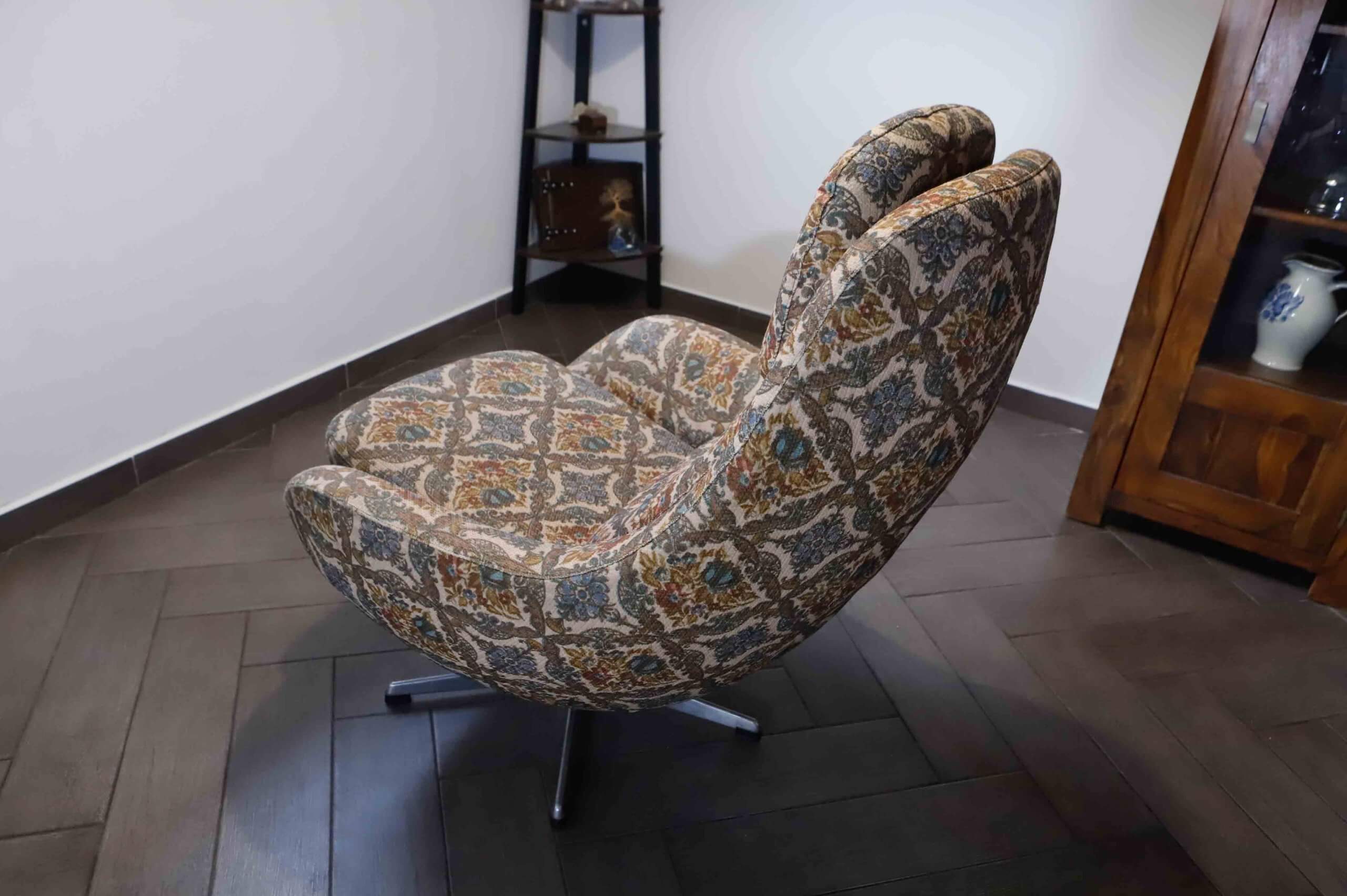 Set of 2 vintage high-back swivel armchairs with abstract upholstery