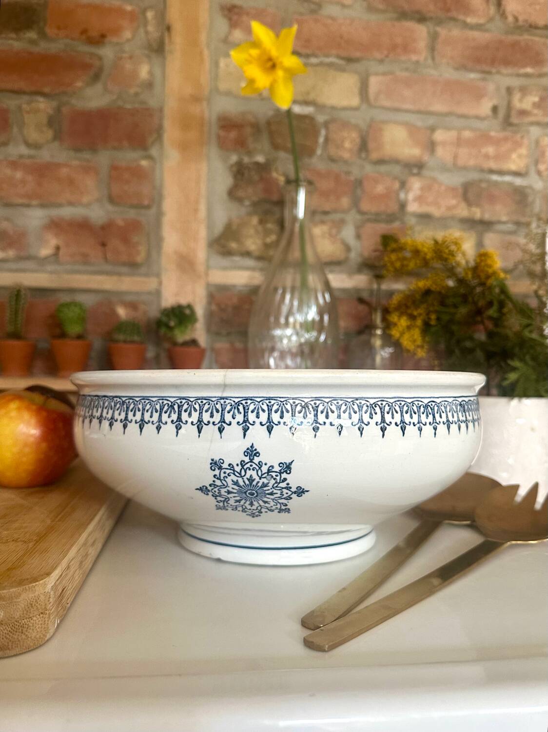 Large Saint Amand salad bowl