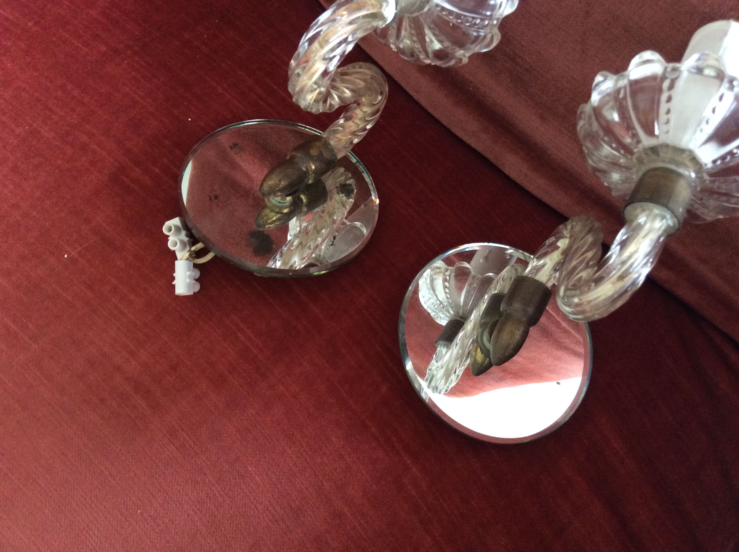 2 wall sconces