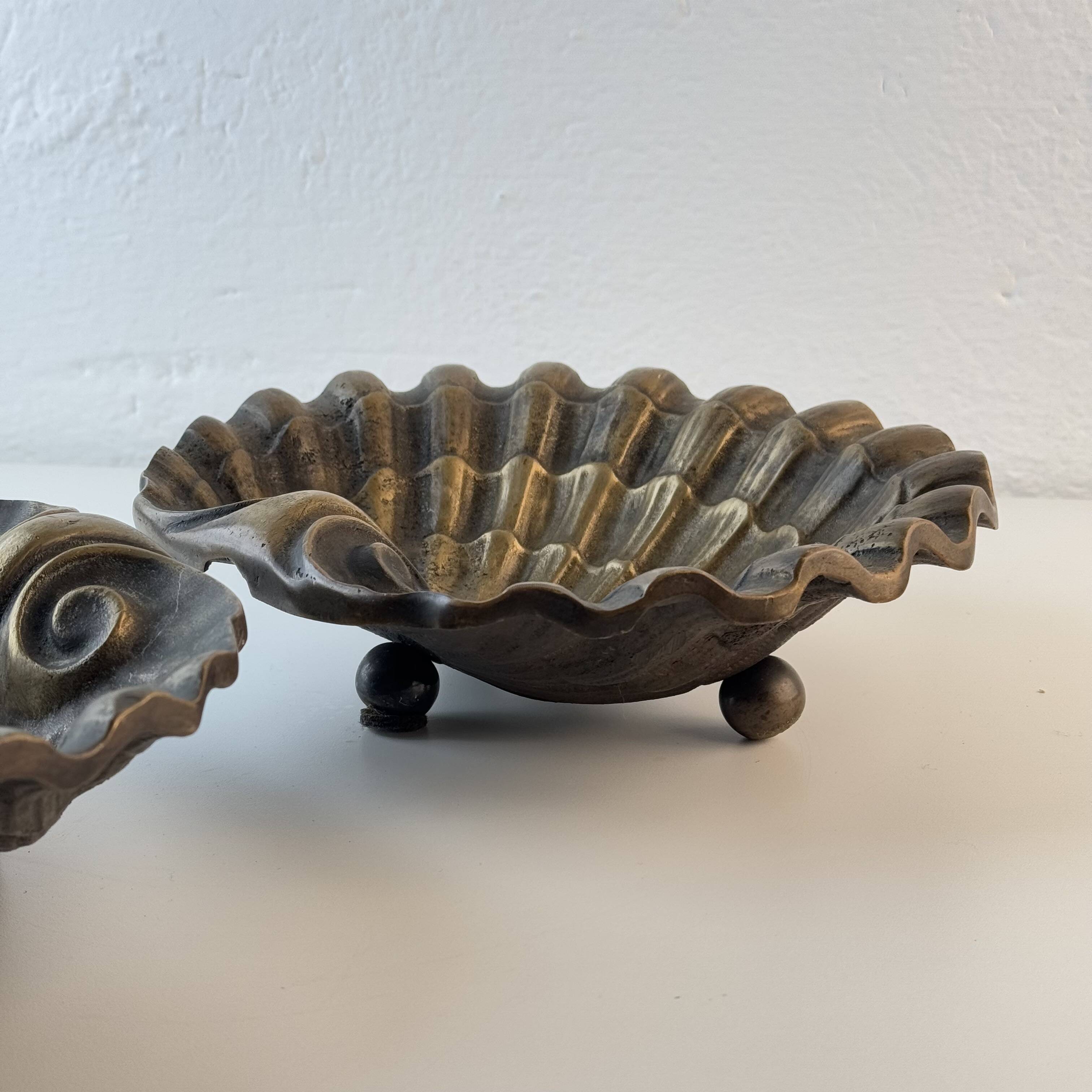 Austrian Secessionist Brass Vide-Poche Bowls, Set of 2, Early 20th Century.