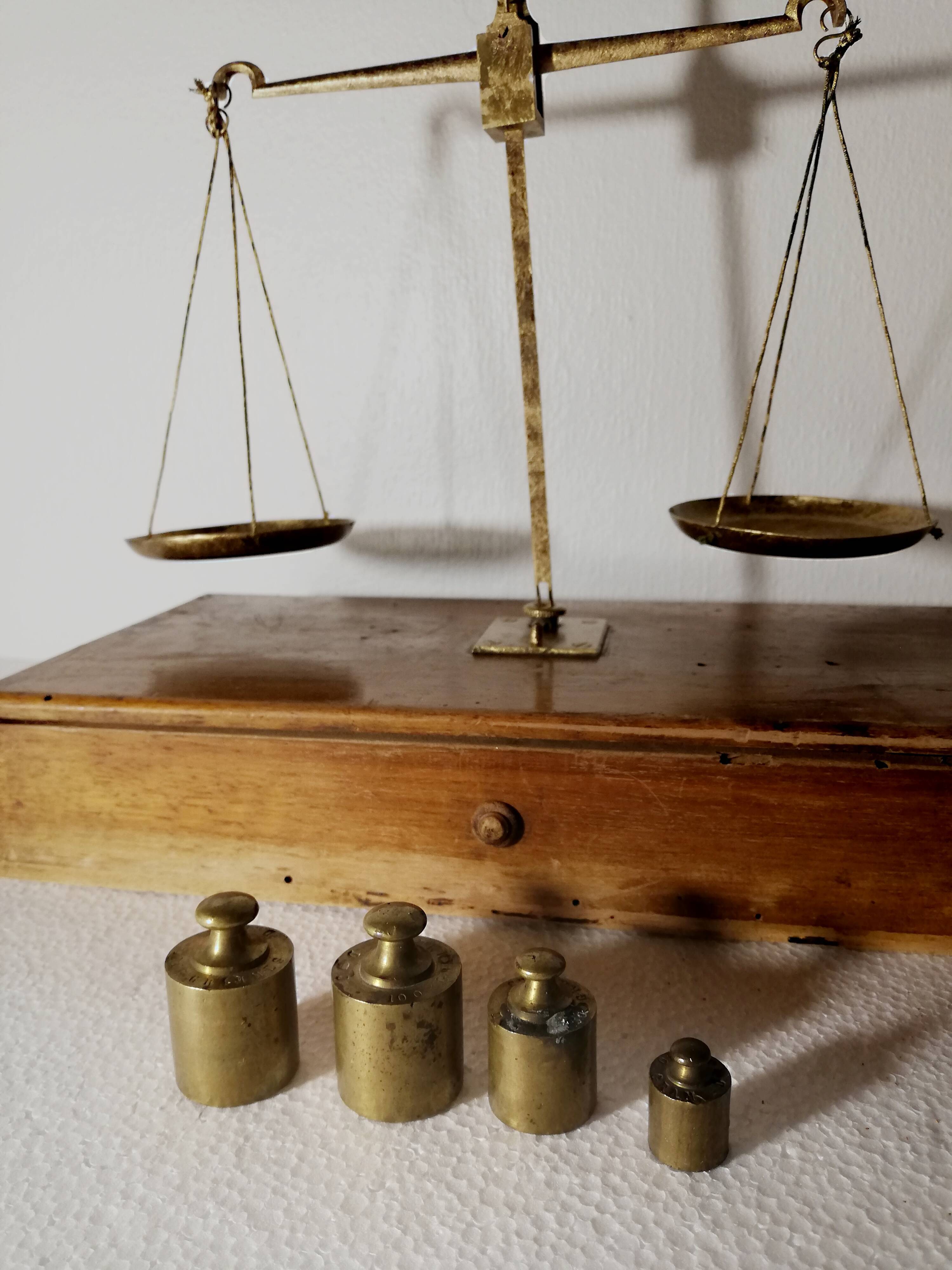 Libup on drawer stand