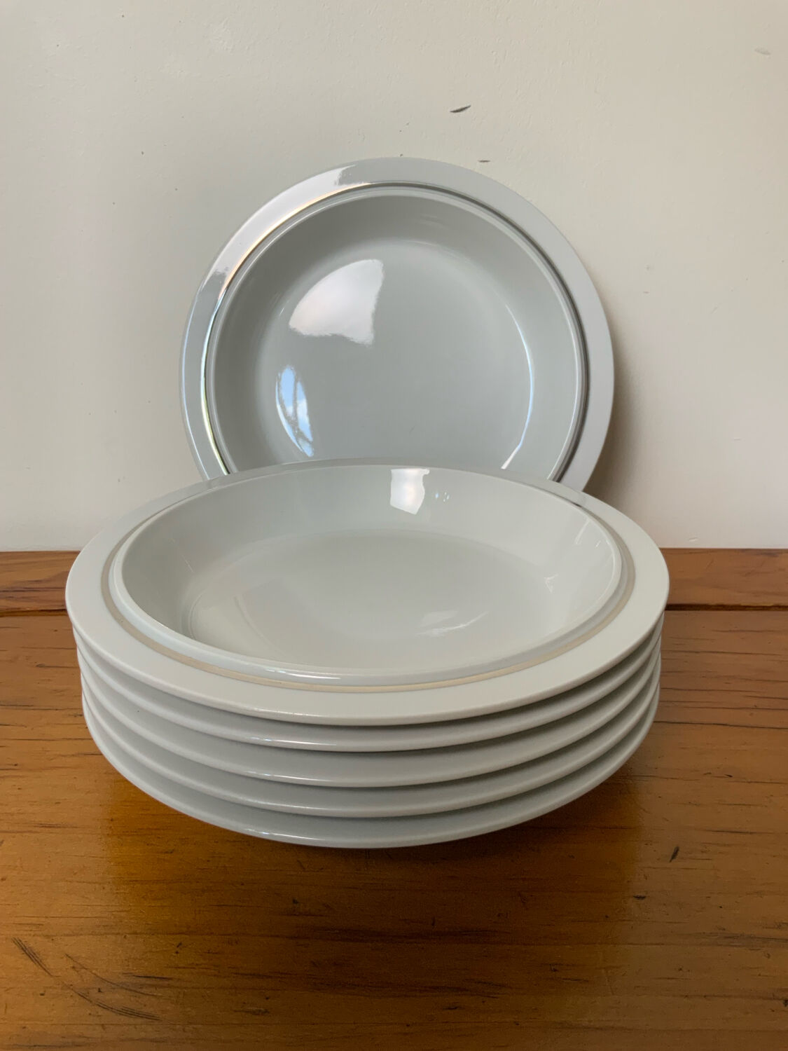 White and silver plates