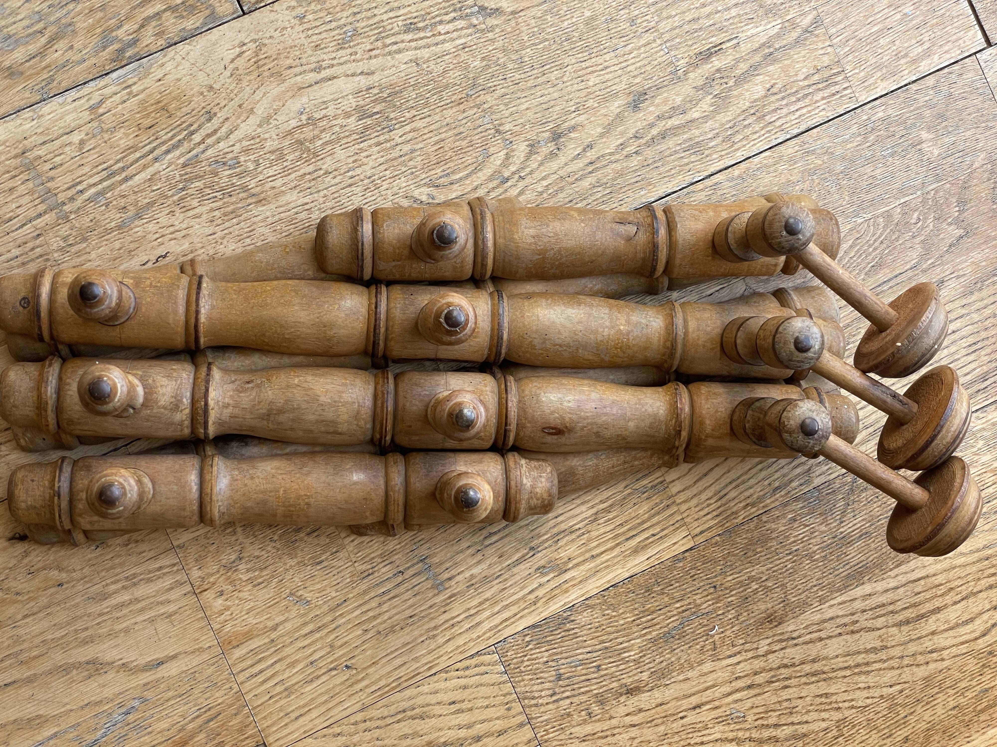 Wooden accordion coat rack