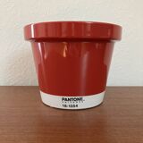 Pantone Universe x Serax red planter