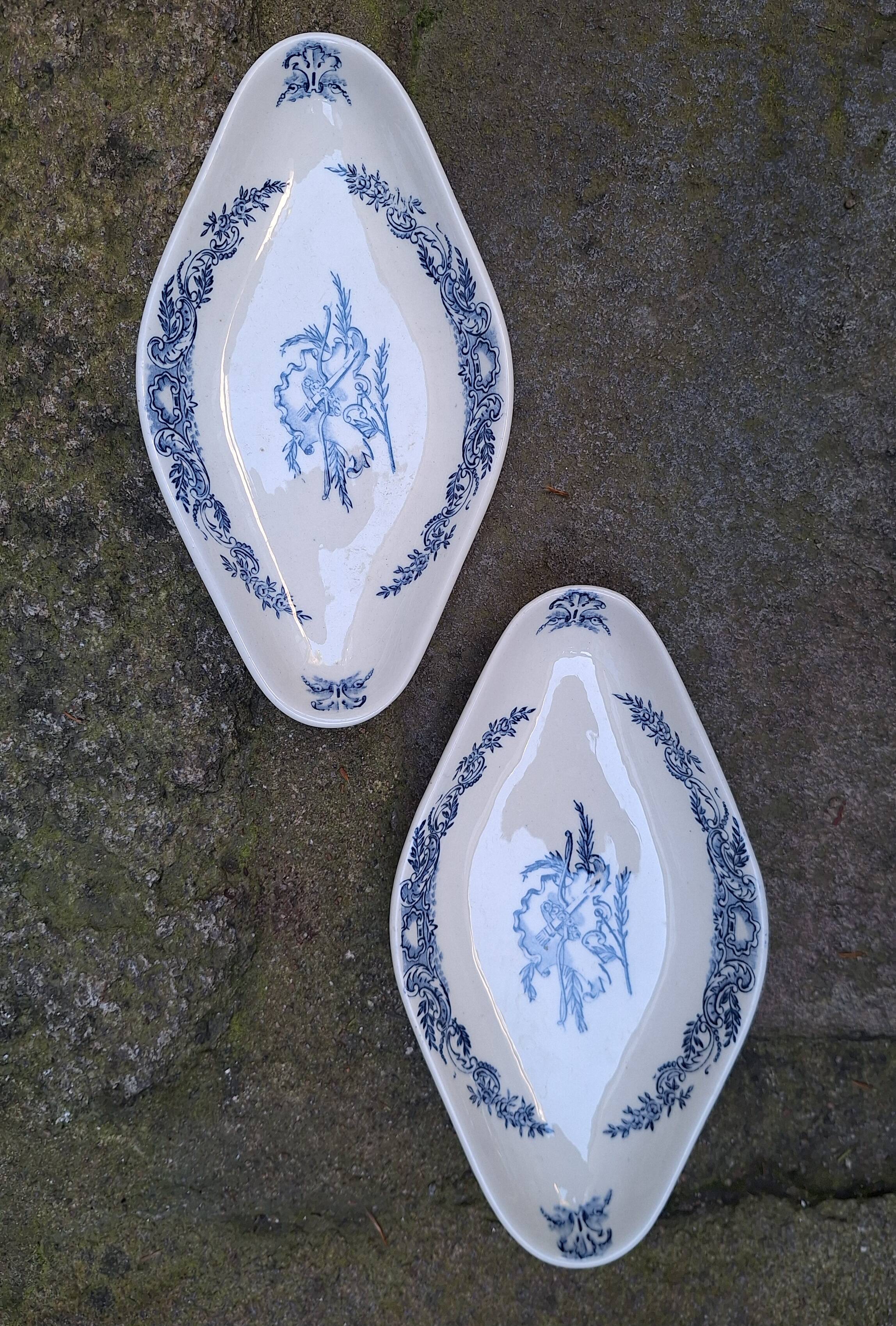 Service set in SG porcelain, Louis XV model.