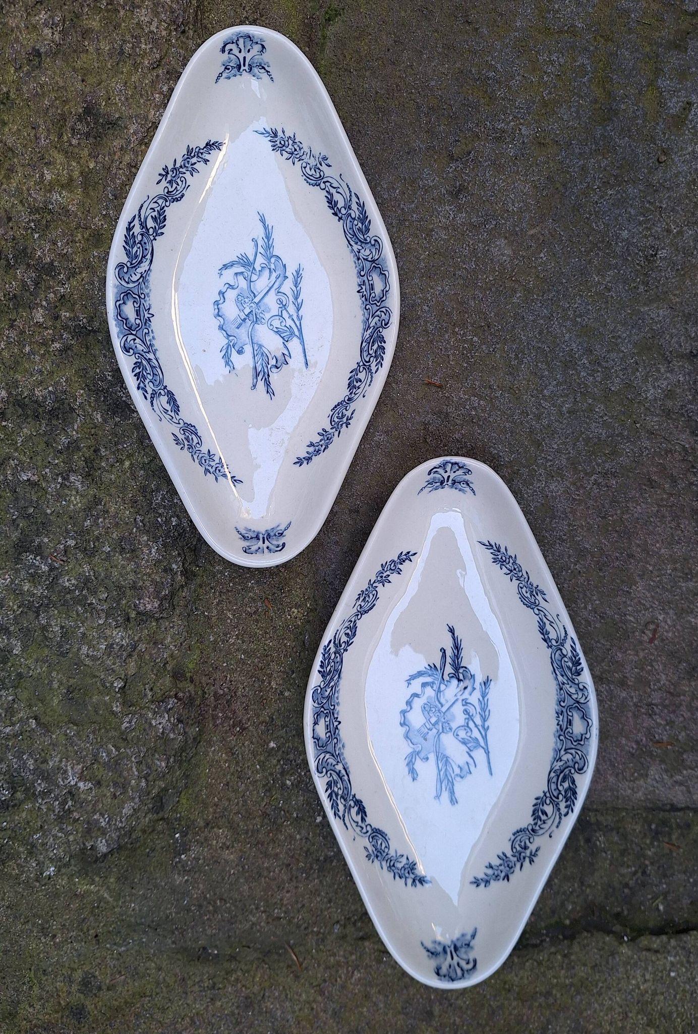 Service set in SG porcelain, Louis XV model.