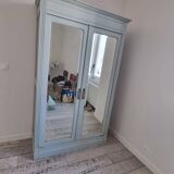 Armoire parisienne avec miroirs