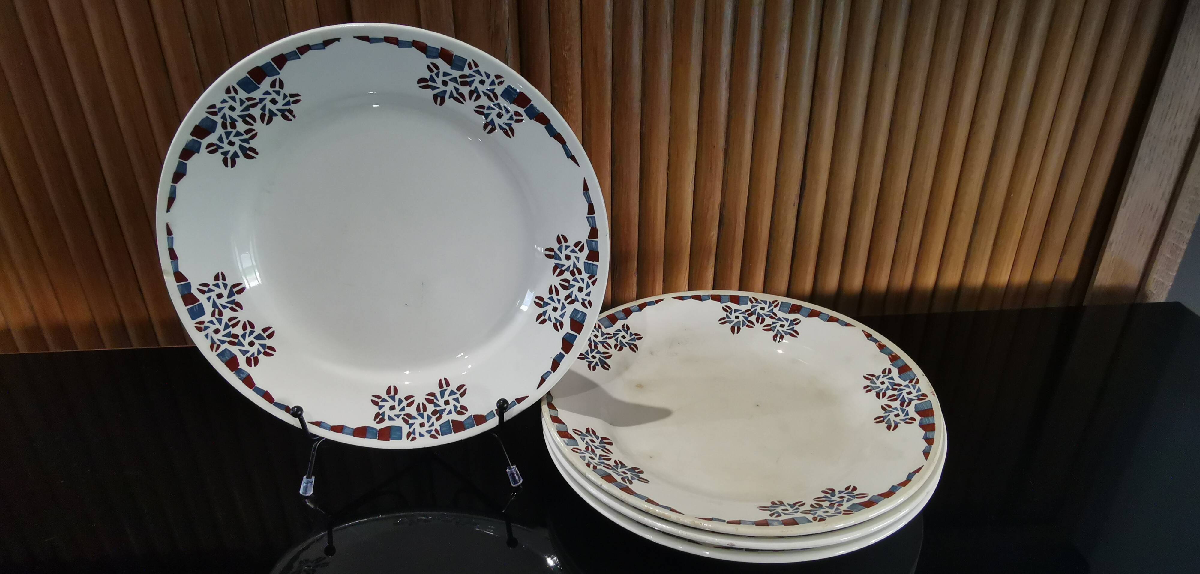 4 earthenware dinner plates OKAN model from Longchamp TERRE DE FER
