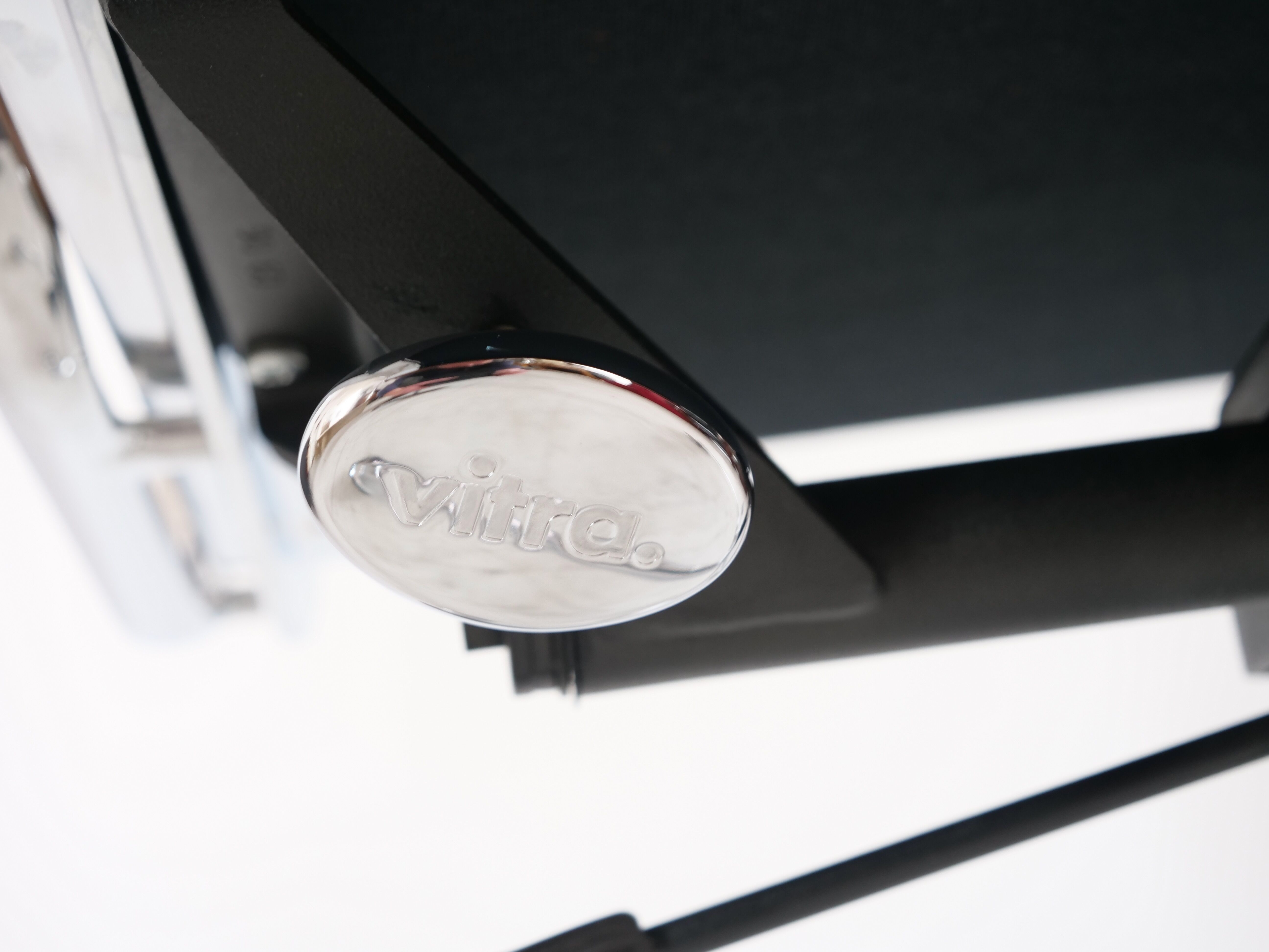 Eames EA 219 Vitra leather office chair